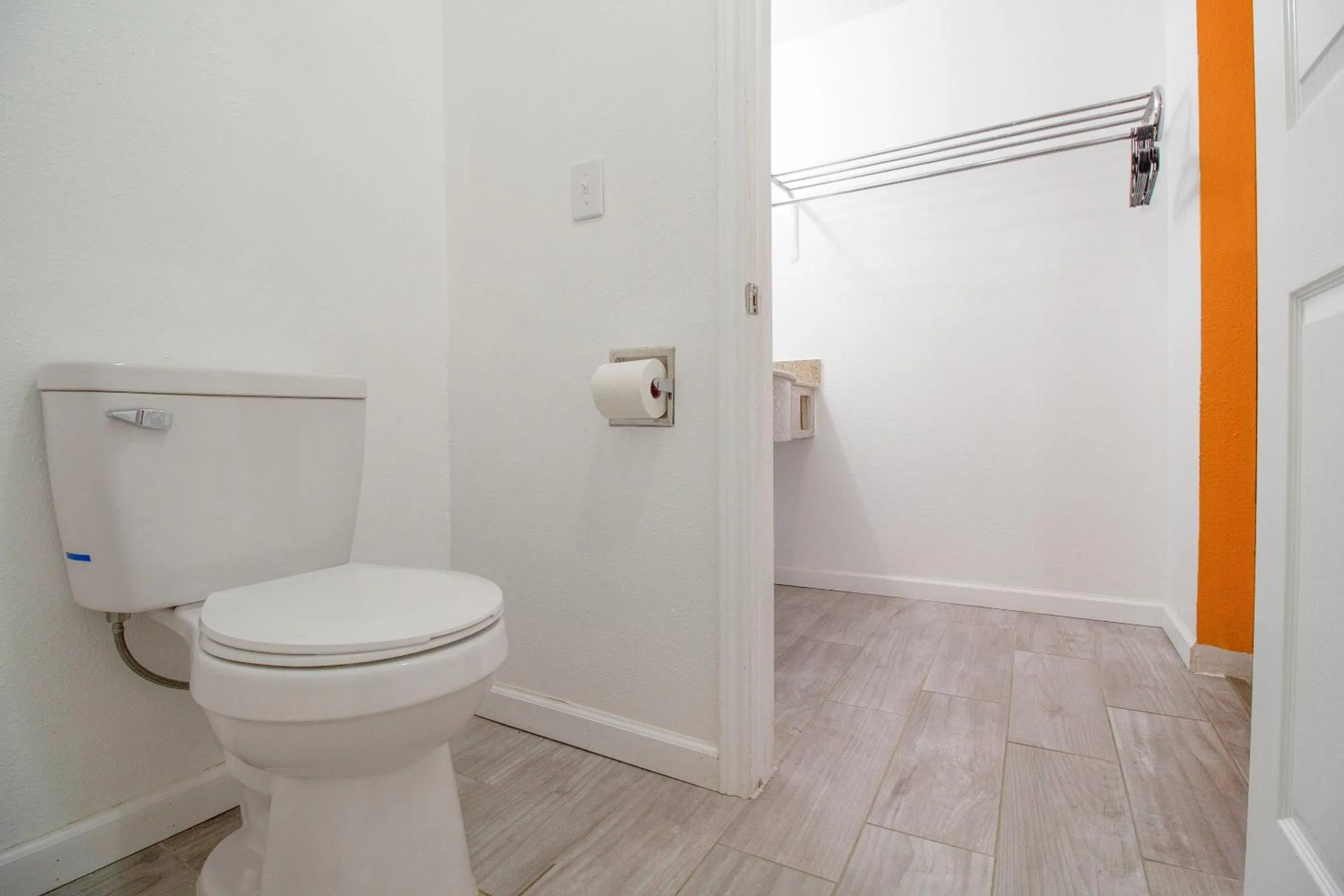 Bathroom in Crossroads Motel Seiling US 60