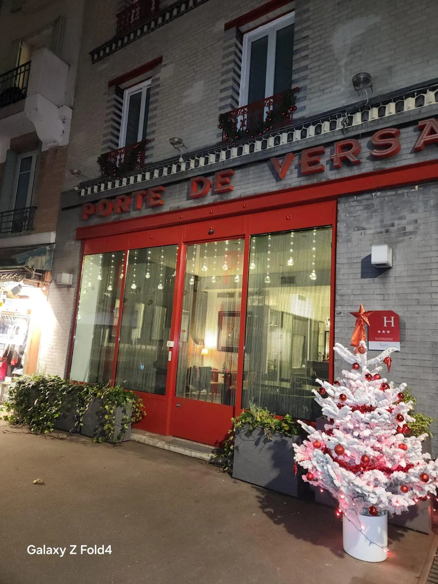 Property building in Porte de Versailles Hotel