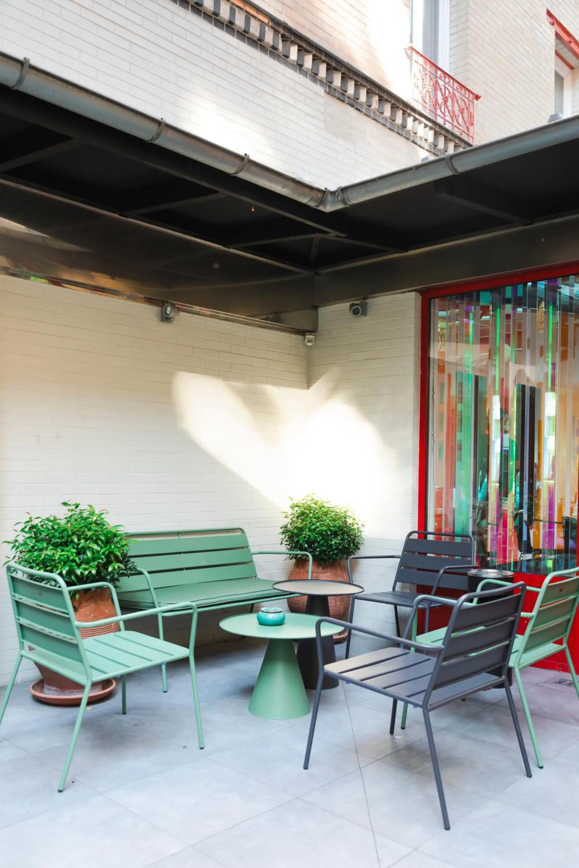 Patio in Porte de Versailles Hotel
