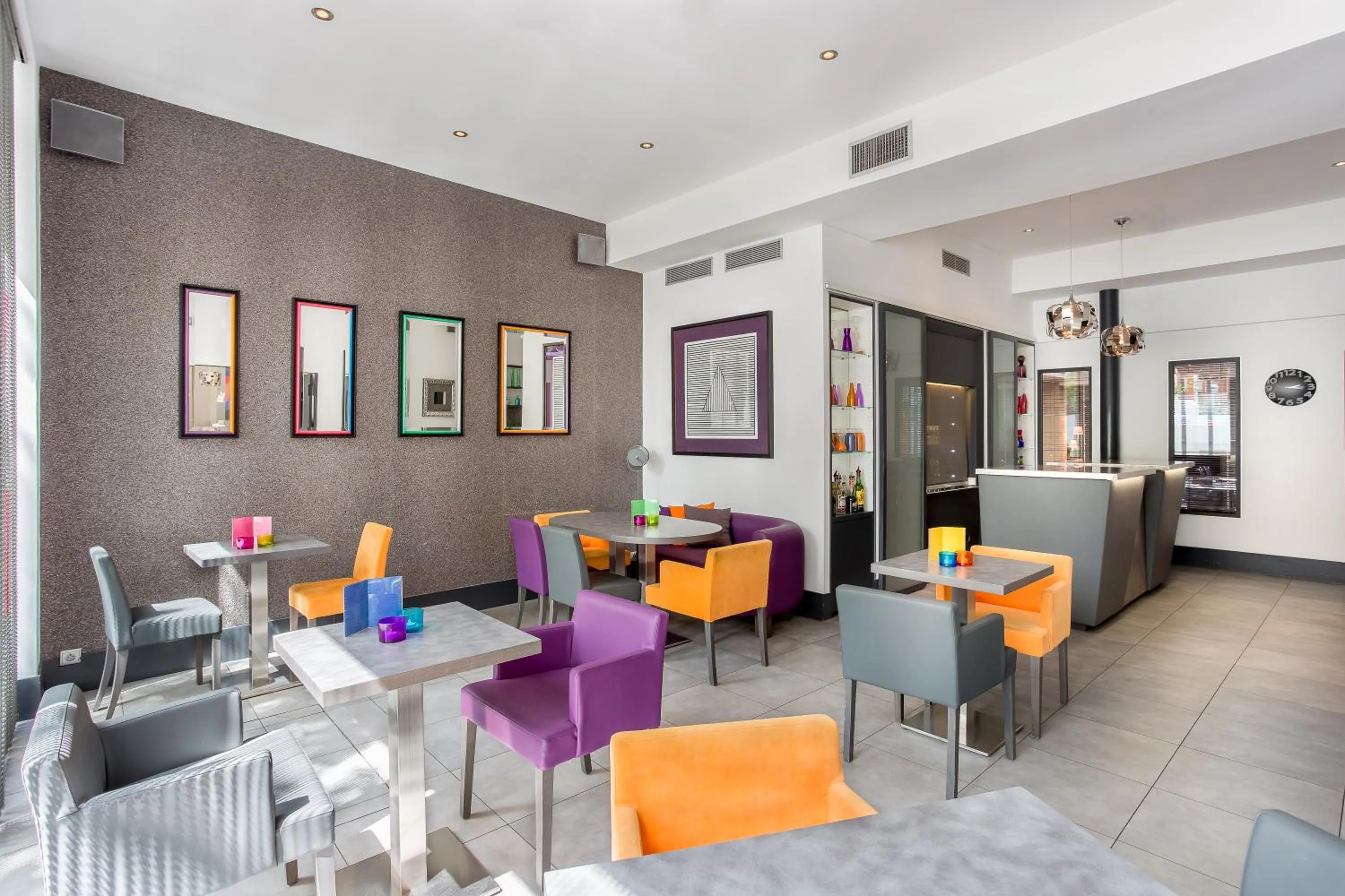 Restaurant/places to eat in Porte de Versailles Hotel