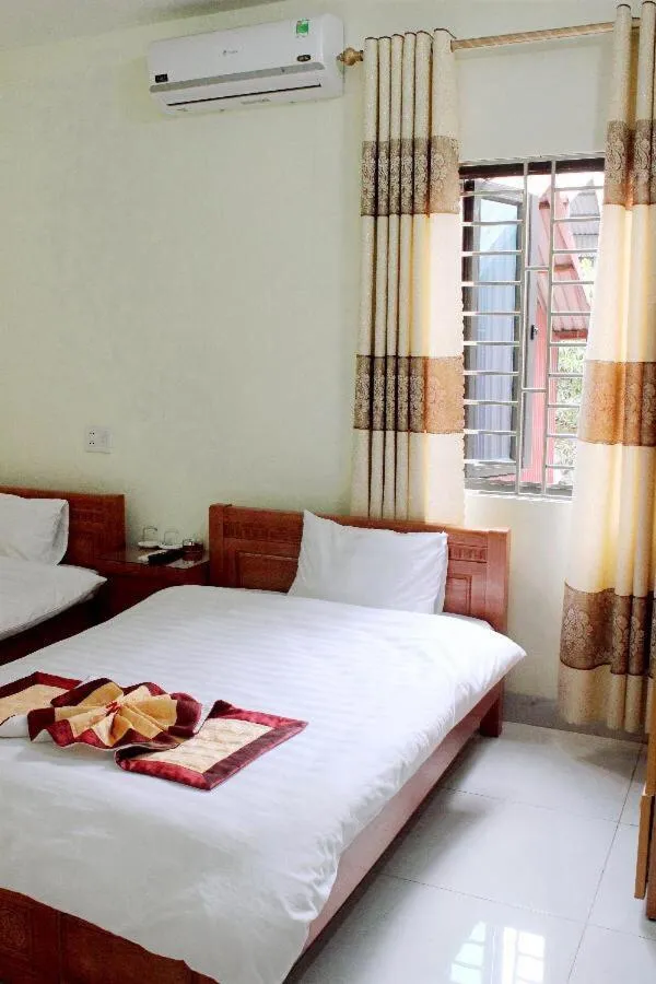 Bed in Duc Thang Guest House (Nhà Nghỉ Đức Thắng)
