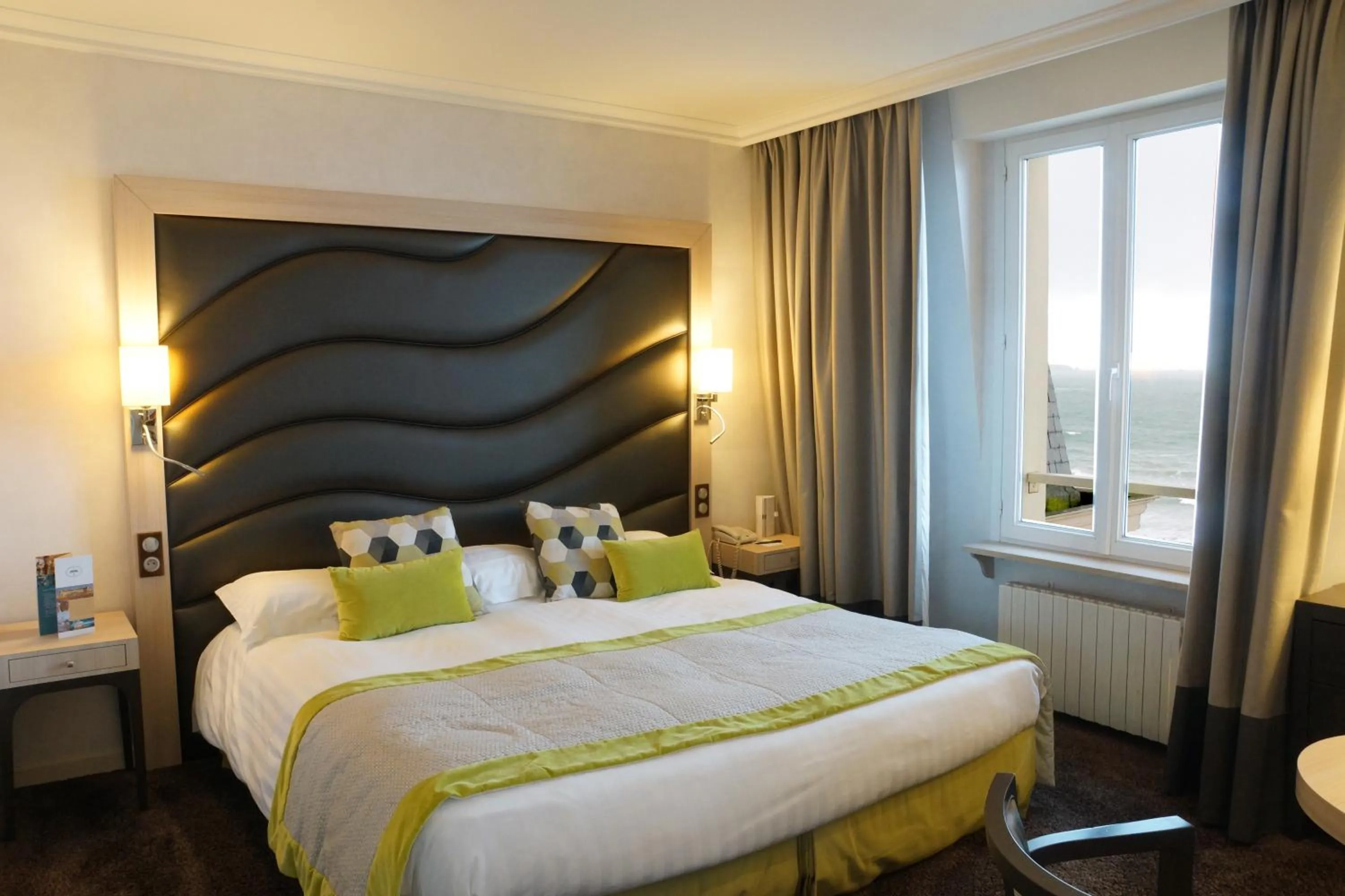 Photo of the whole room, Bed in Grand Hôtel Des Thermes