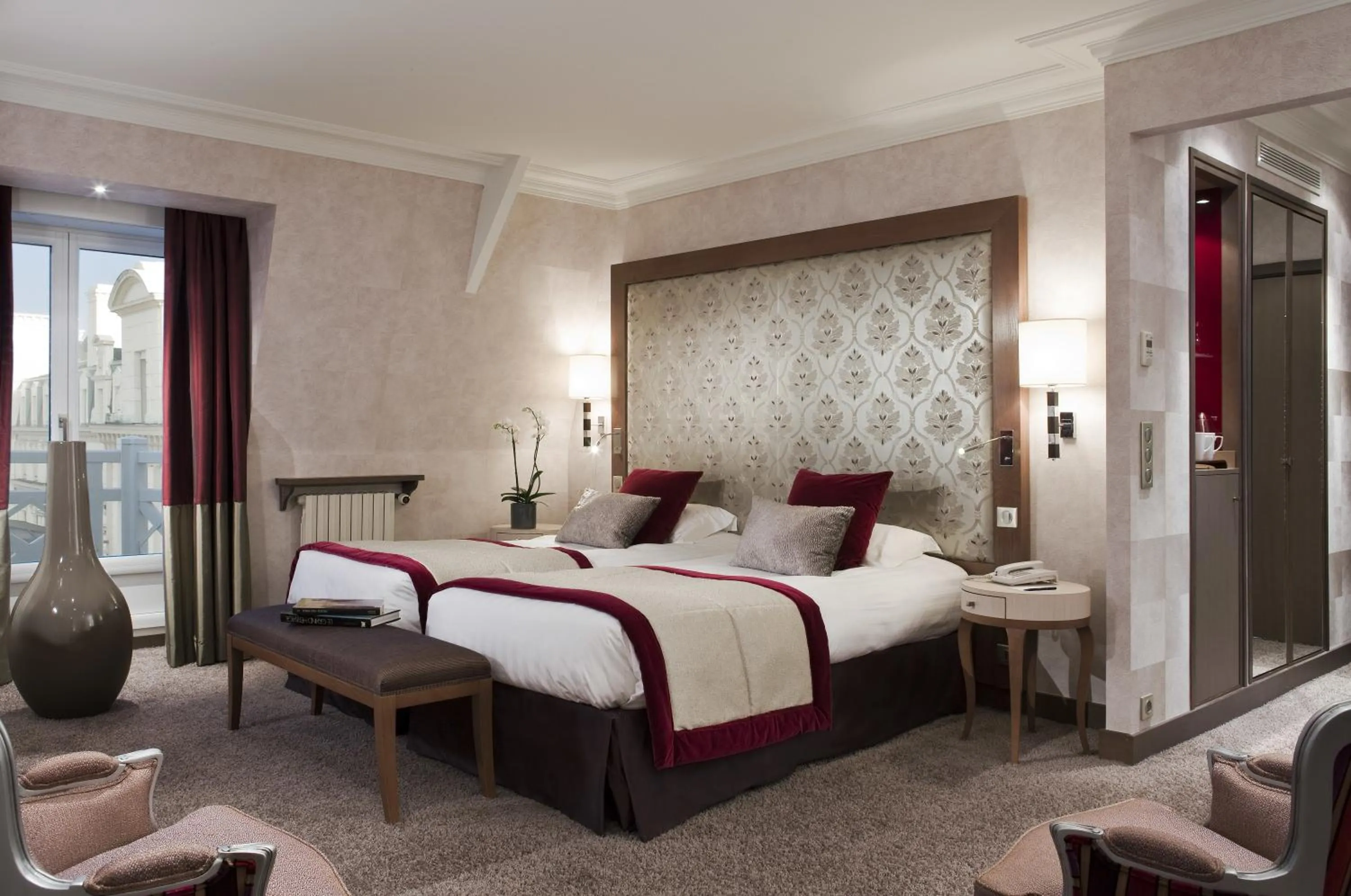 Photo of the whole room, Bed in Grand Hôtel Des Thermes