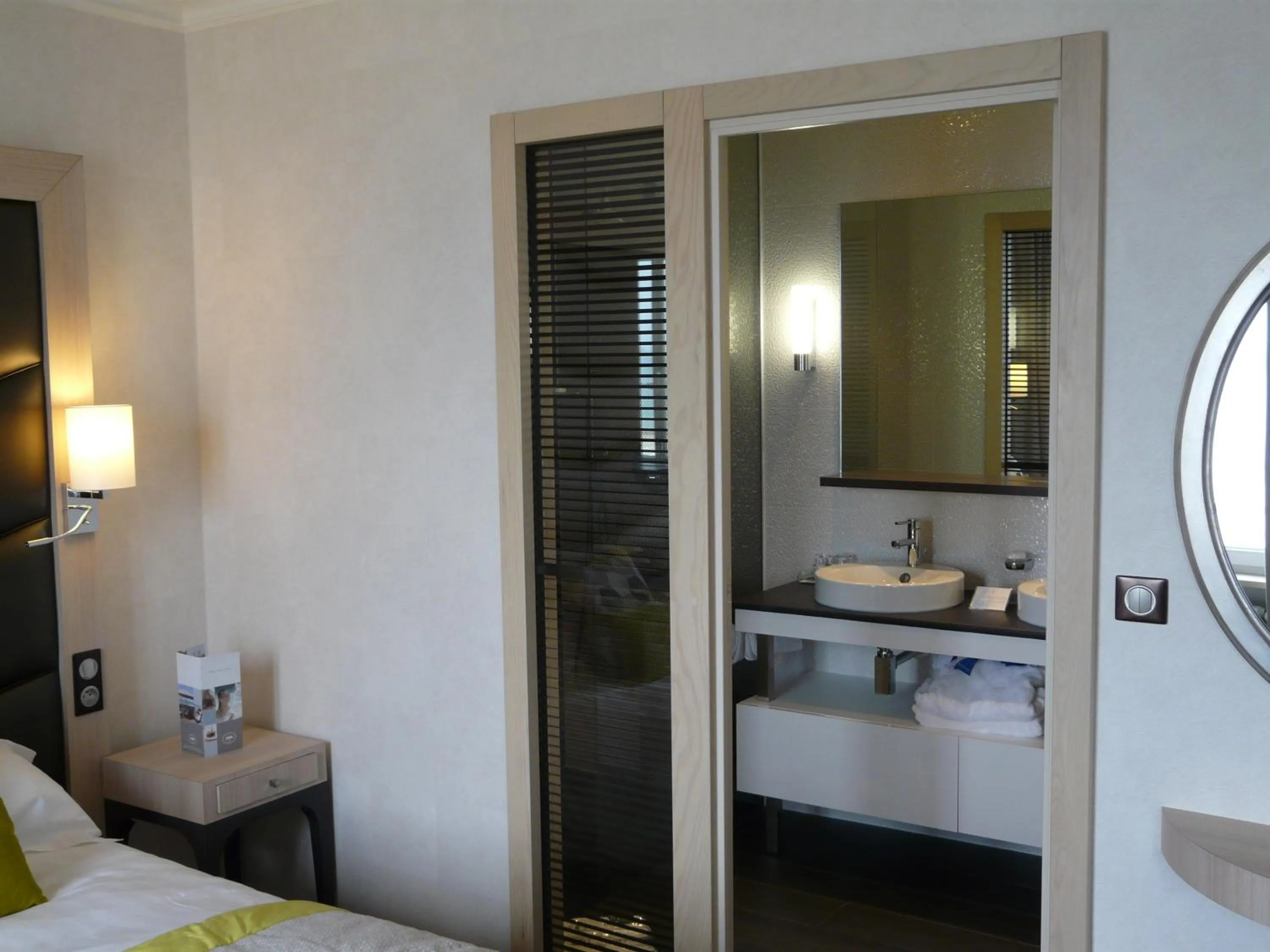 Photo of the whole room, Bed in Grand Hôtel Des Thermes