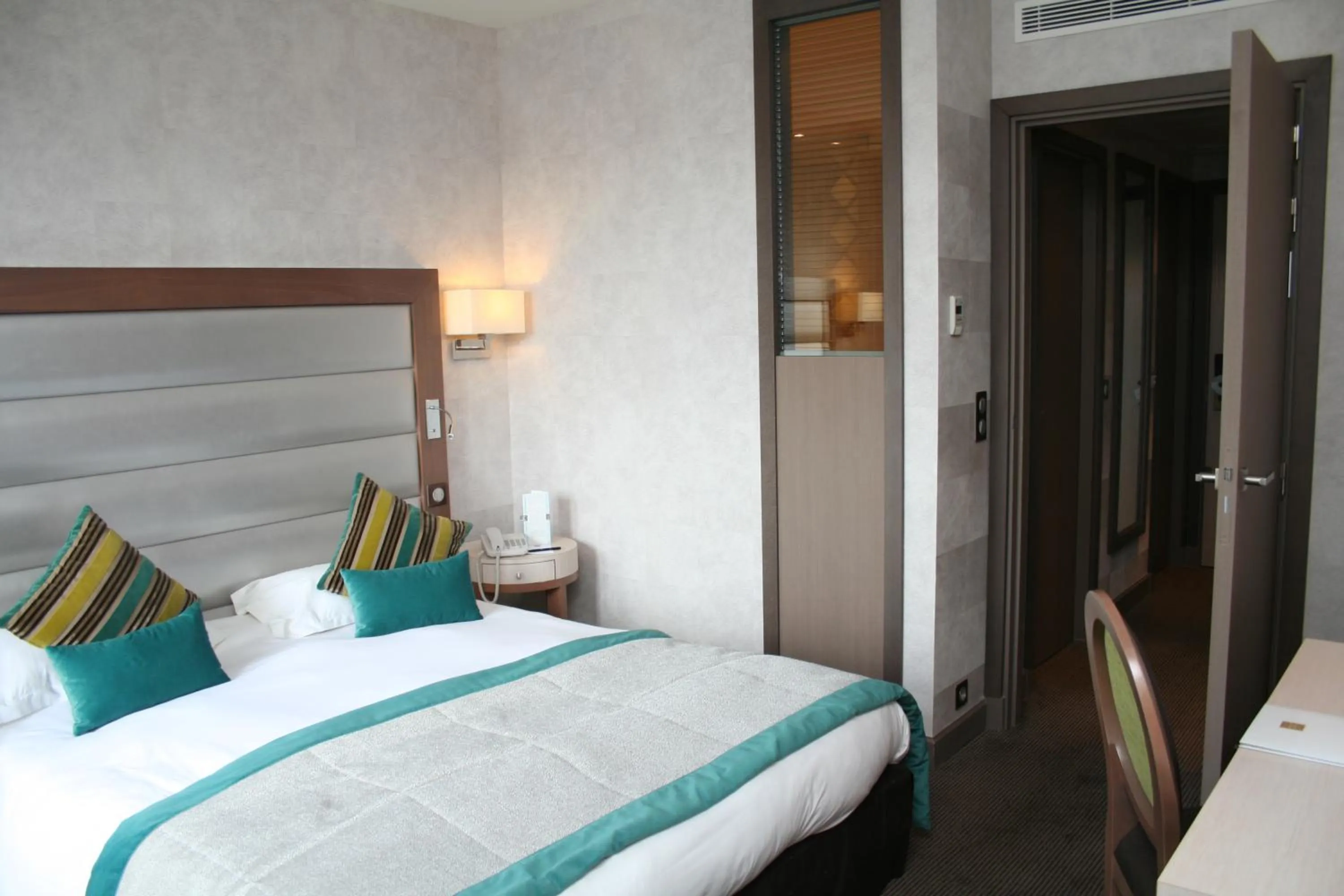 Photo of the whole room, Bed in Grand Hôtel Des Thermes