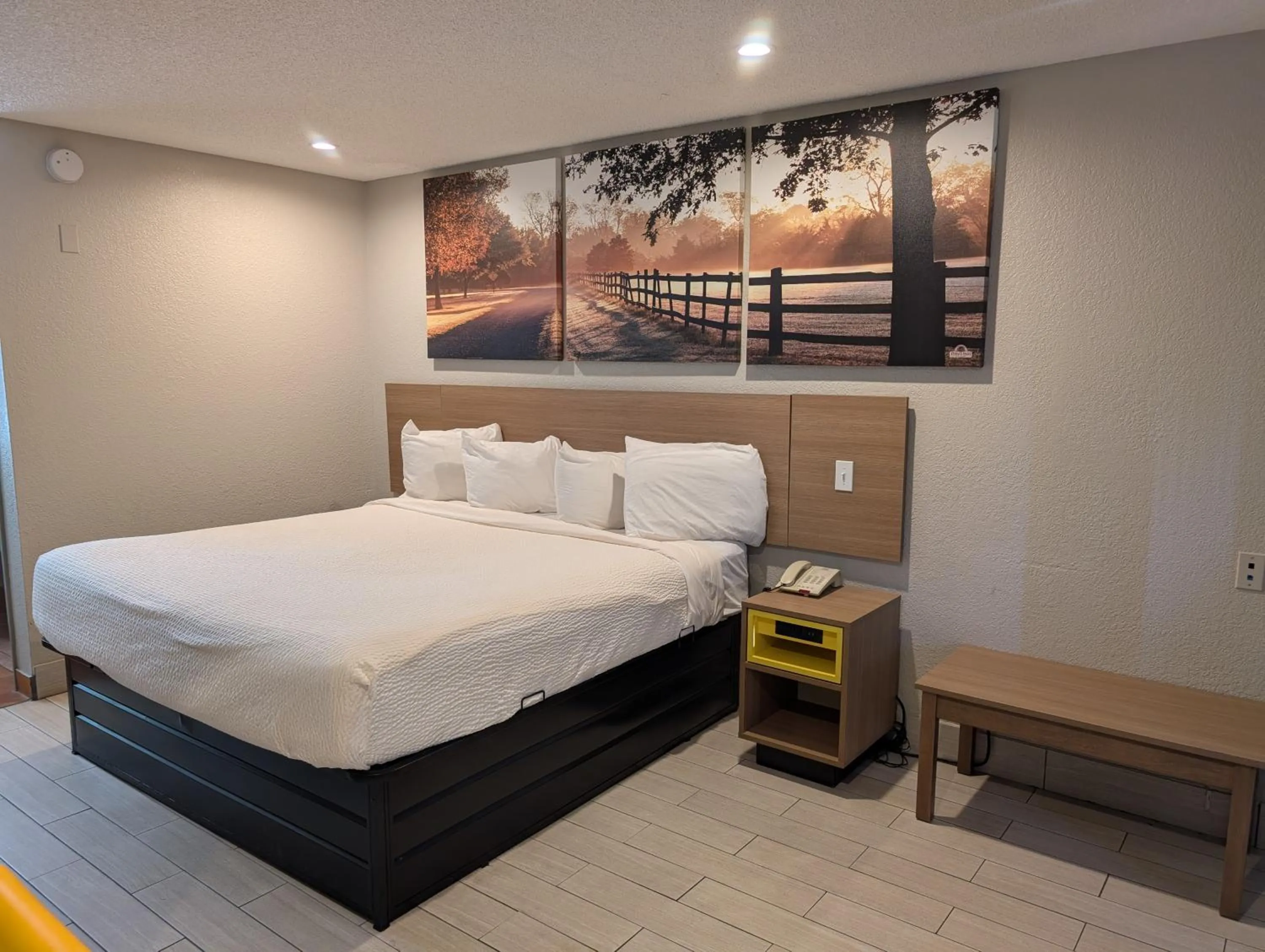 Photo of the whole room, Bed in Days Inn by Wyndham Arcadia Louisiana