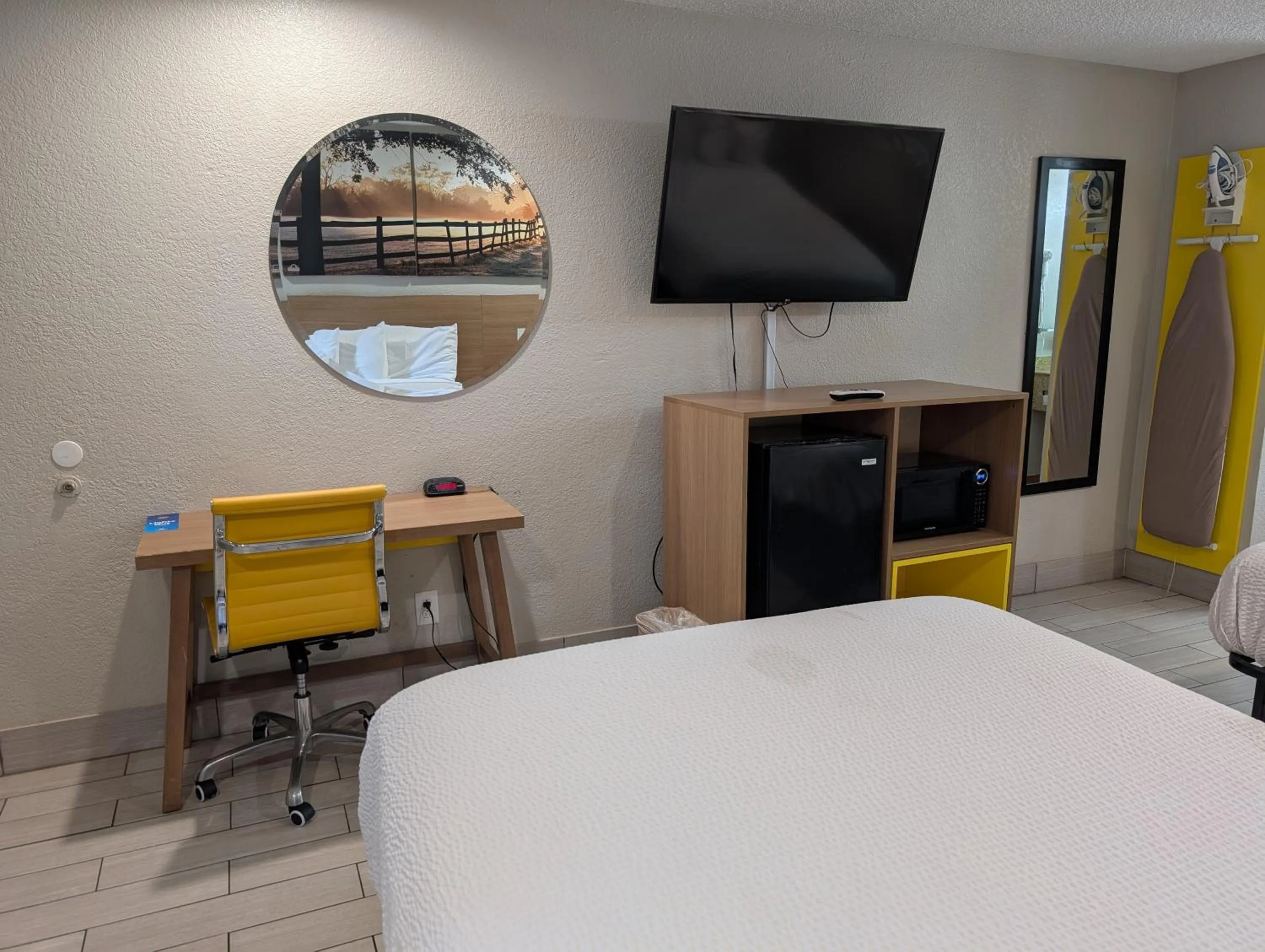 TV and multimedia, Bed in Days Inn by Wyndham Arcadia Louisiana