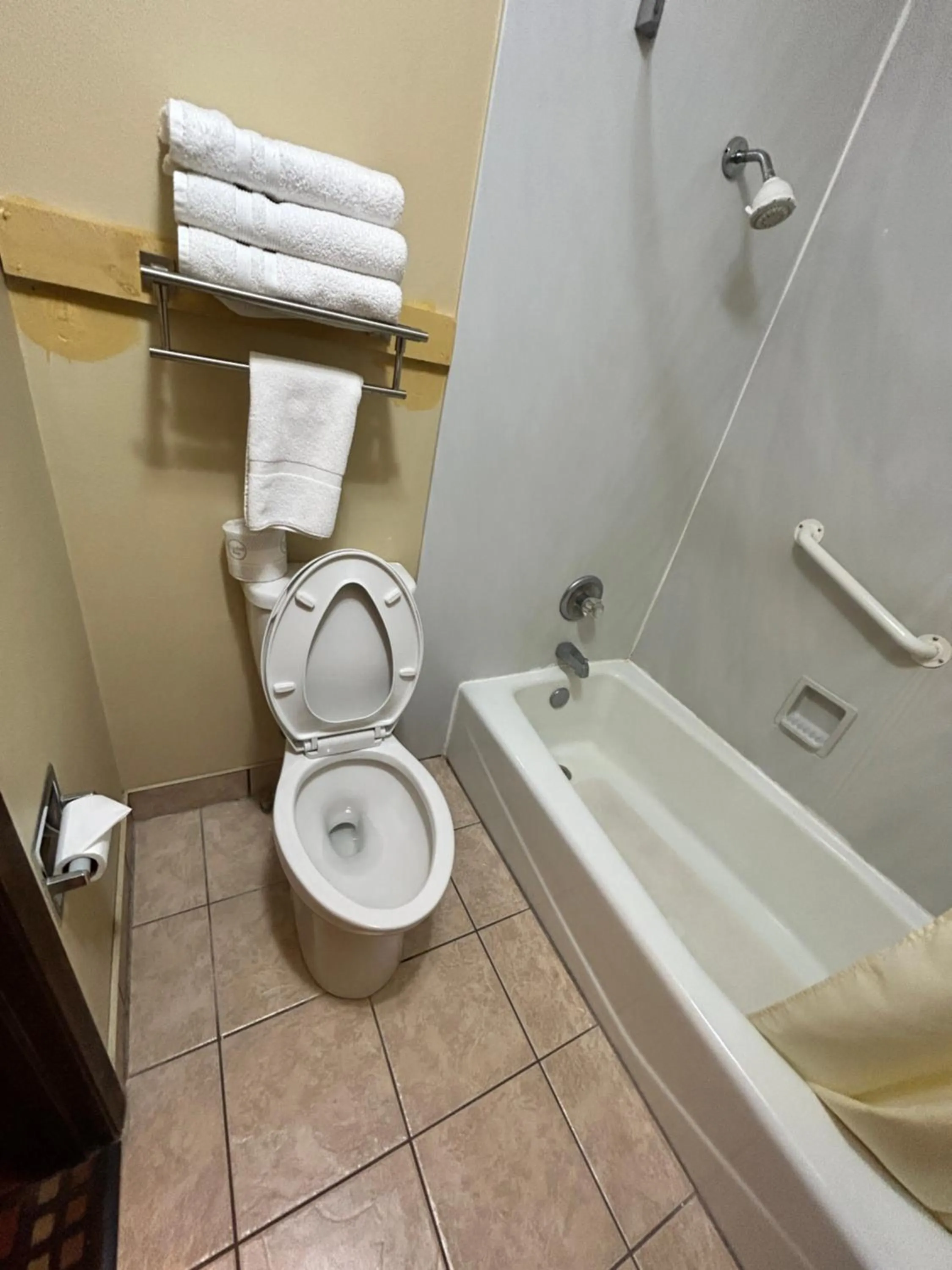 Bathroom in Relax Inn and Suite Adair I 80