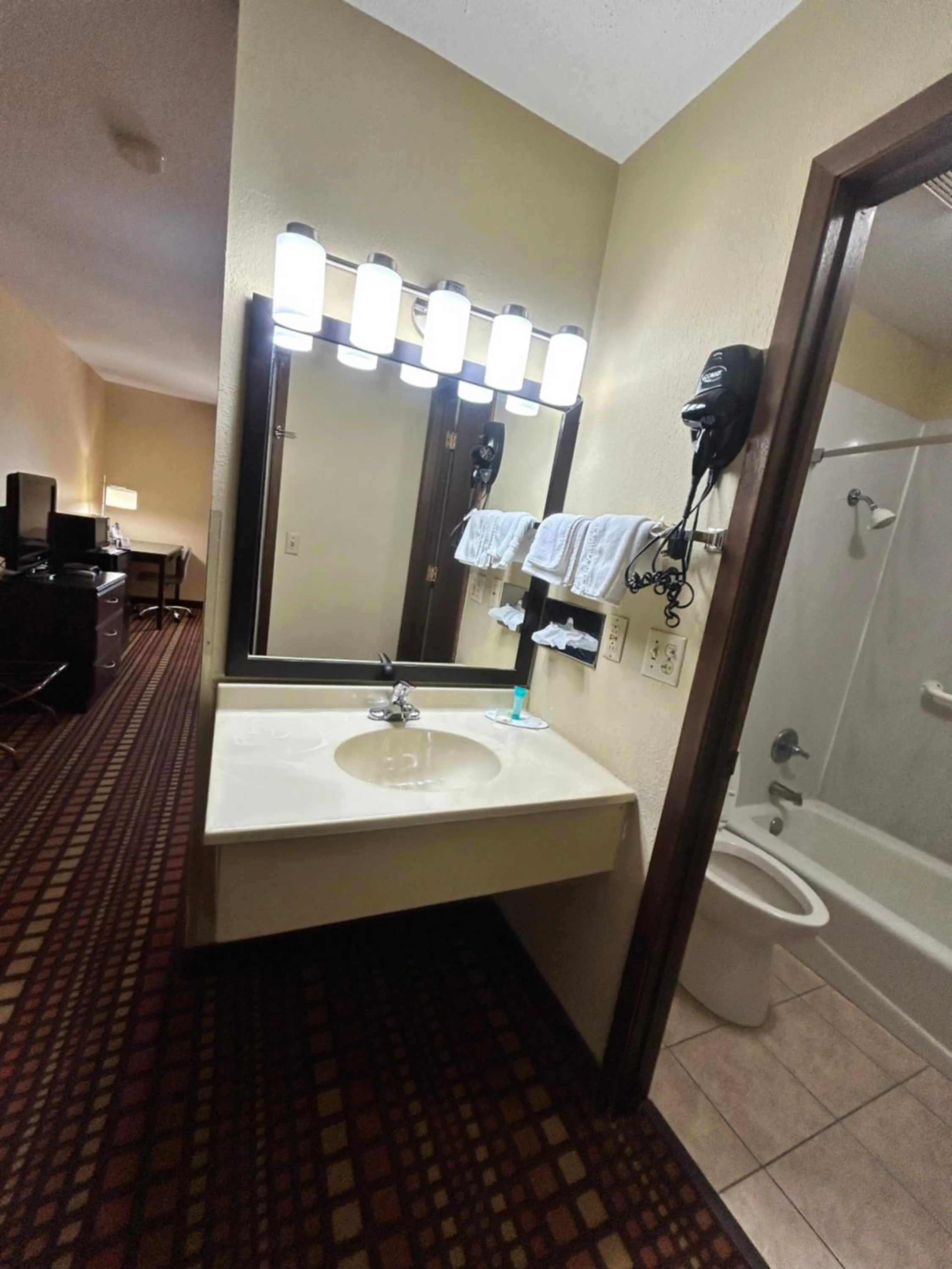 Bathroom in Relax Inn and Suite Adair I 80