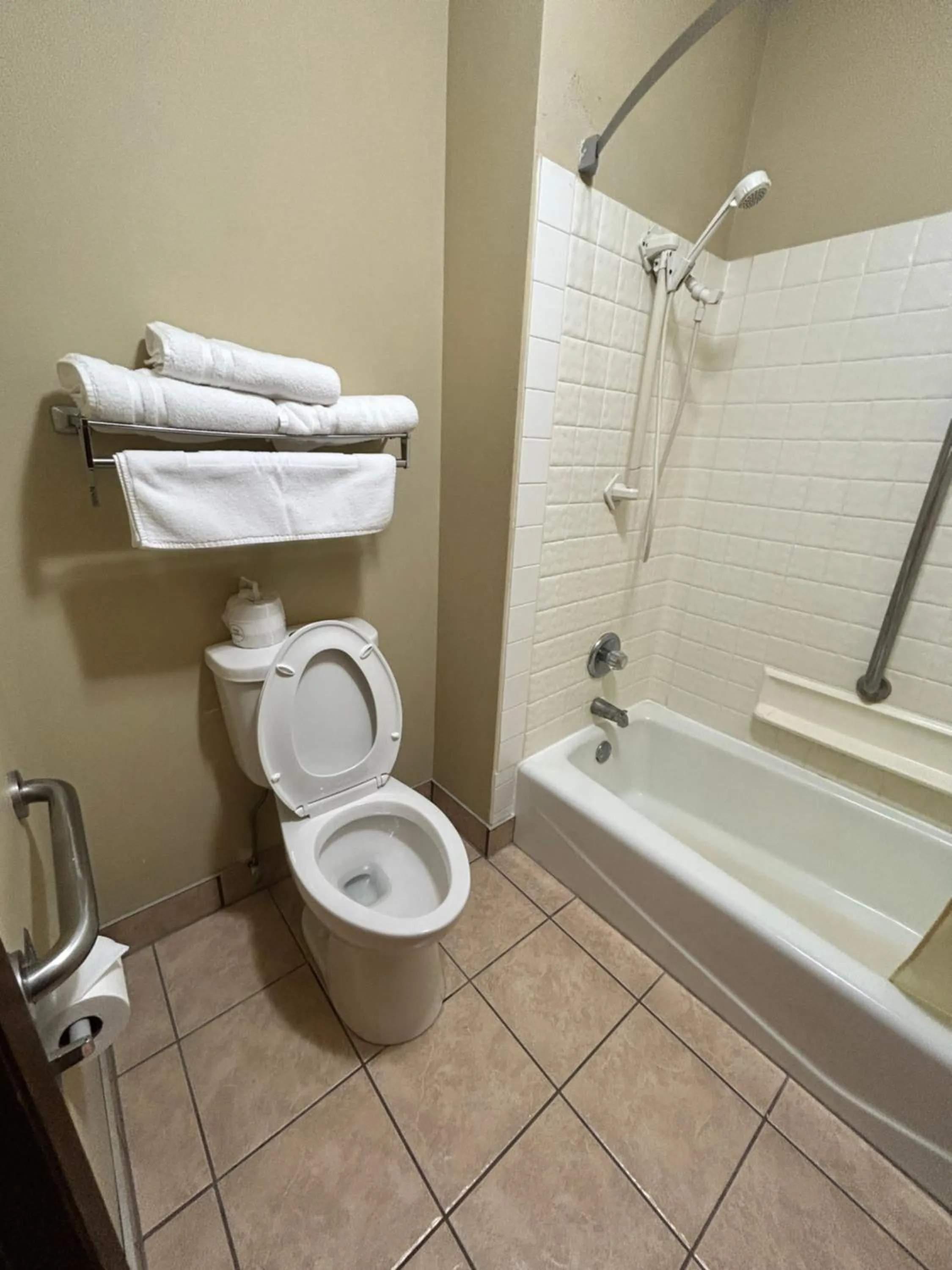 Bathroom in Relax Inn and Suite Adair I 80