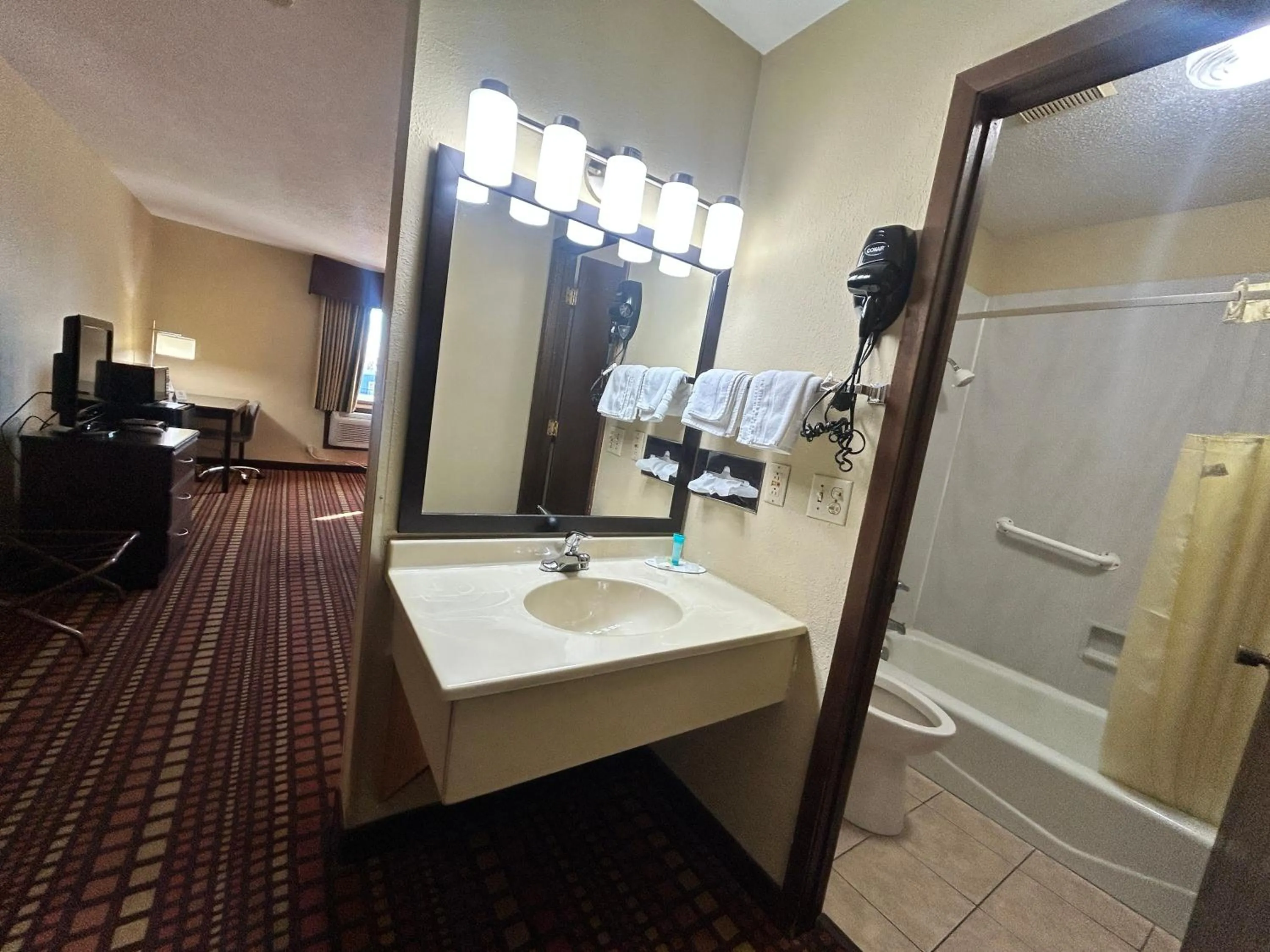 Bathroom in Relax Inn and Suite Adair I 80