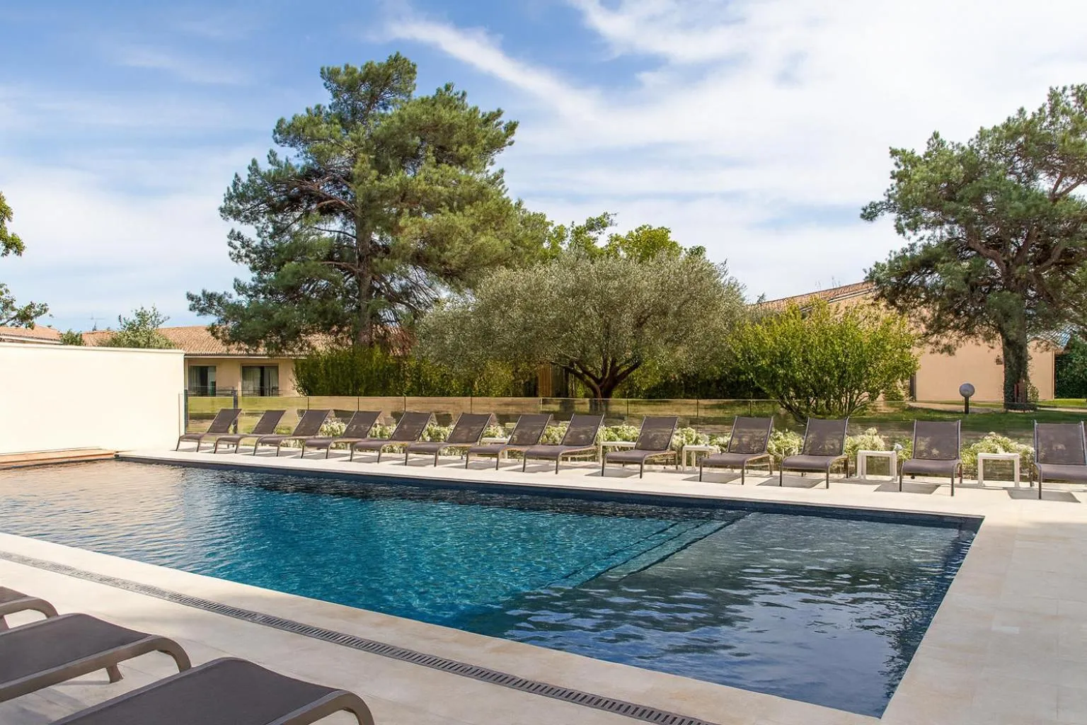 Golden Tulip Avignon Le Paradou