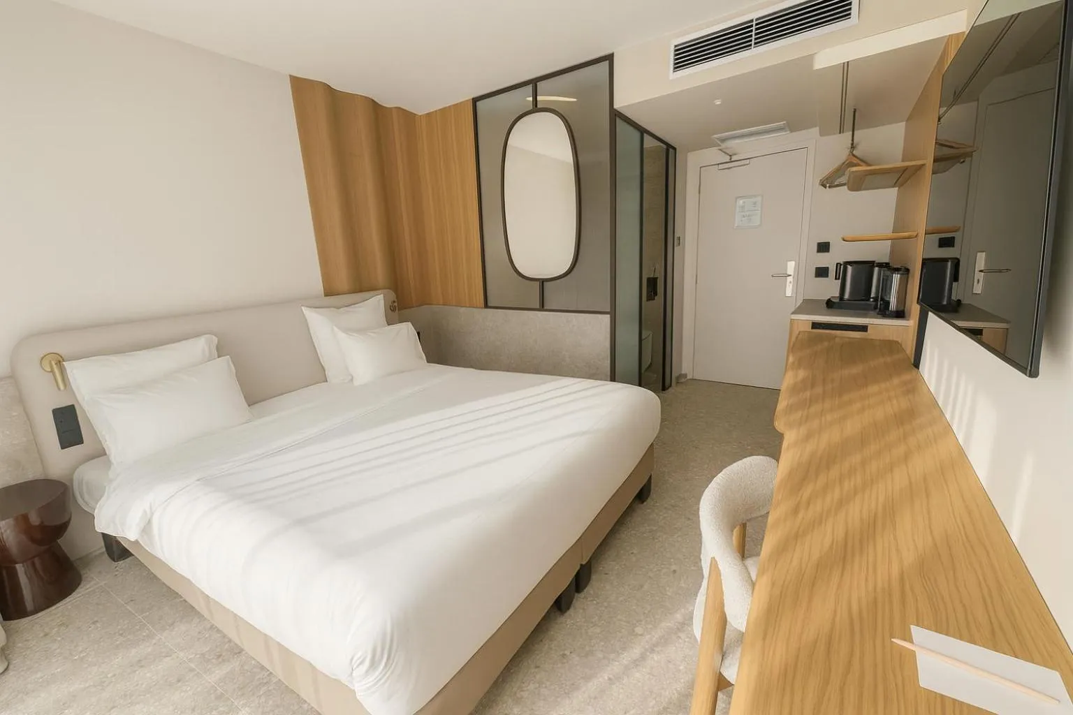 Bed in Golden Tulip Avignon Le Paradou