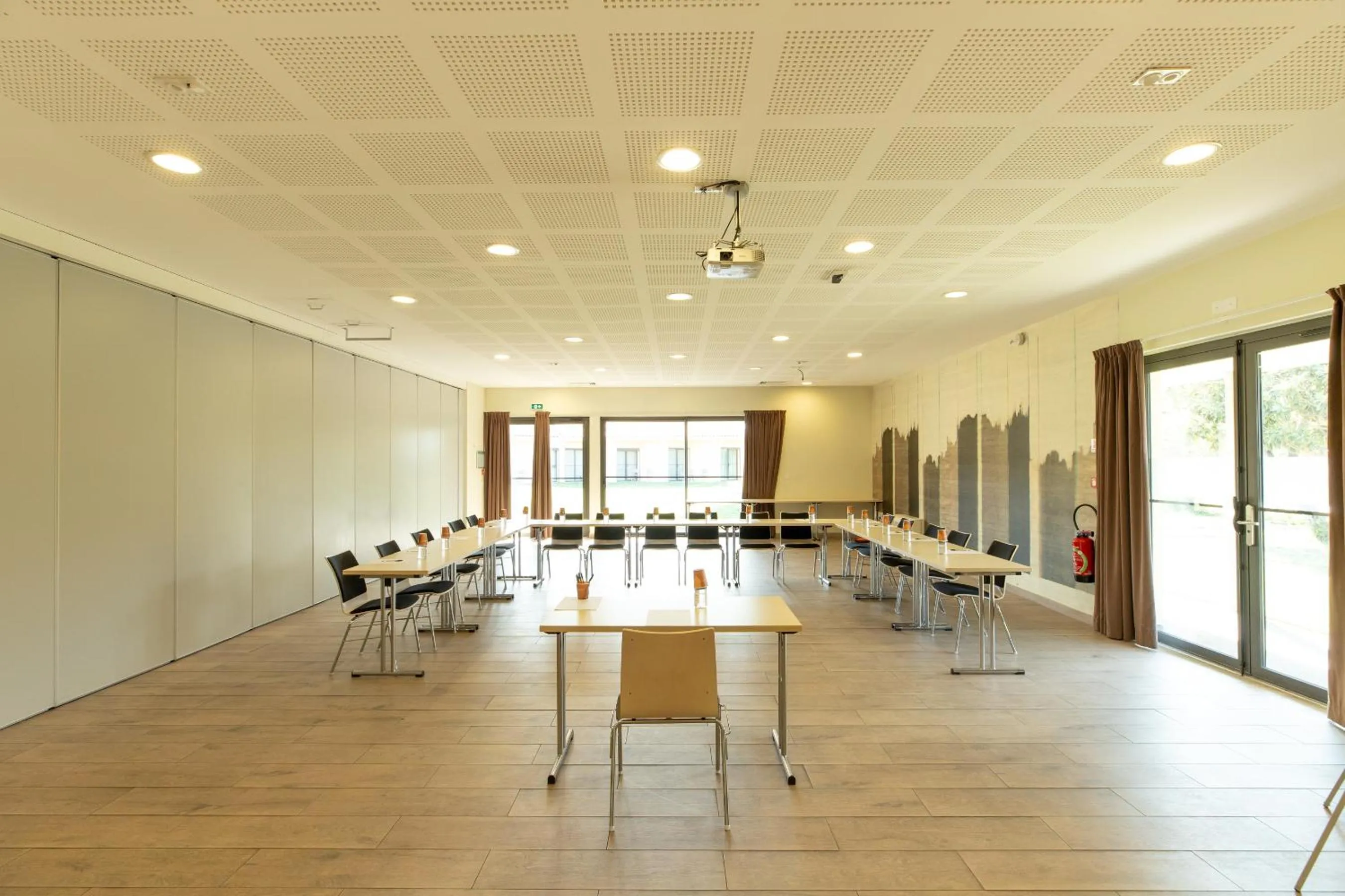 Meeting/conference room in Golden Tulip Avignon Le Paradou