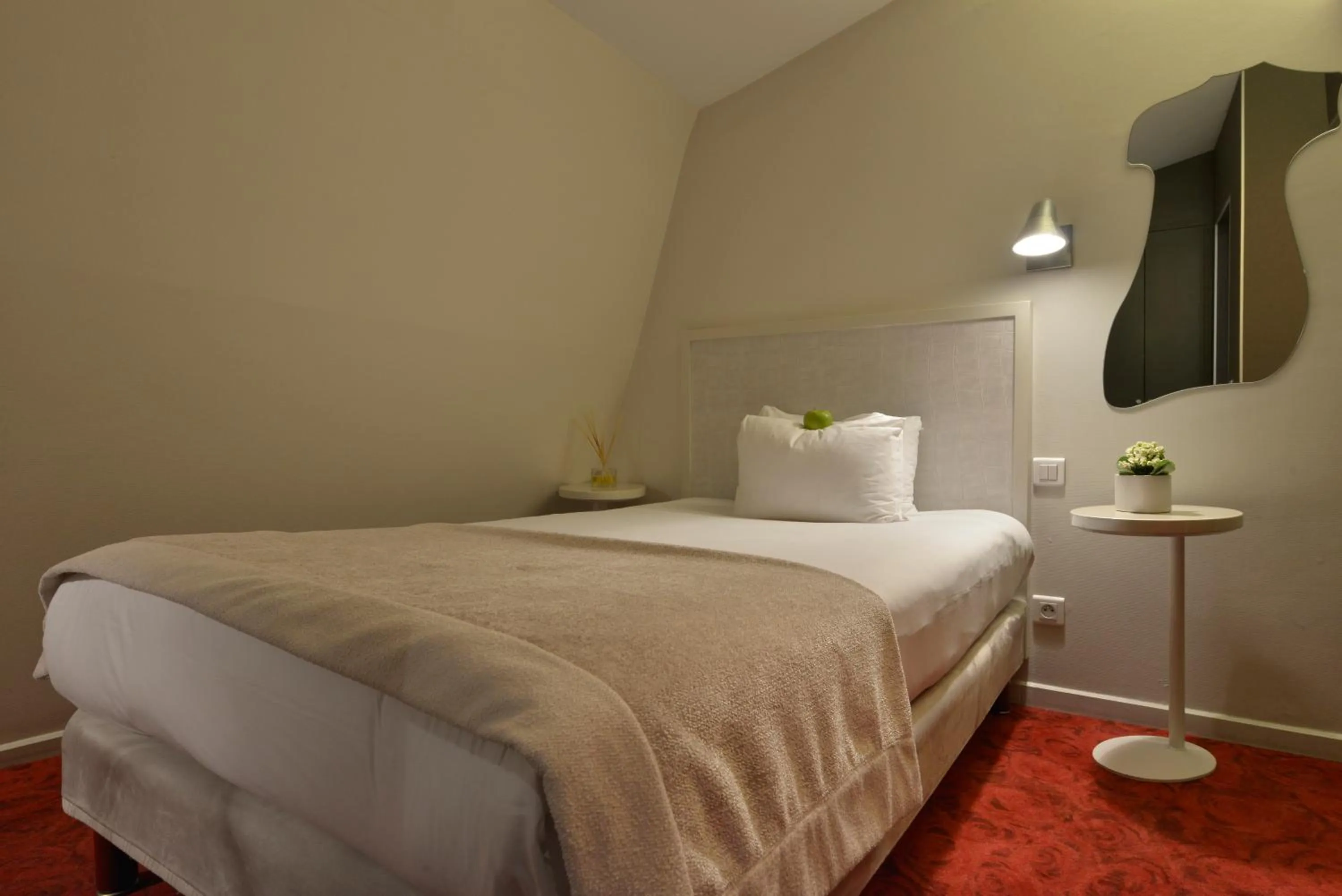 Photo of the whole room, Bed in Le Quartier Bercy-Square