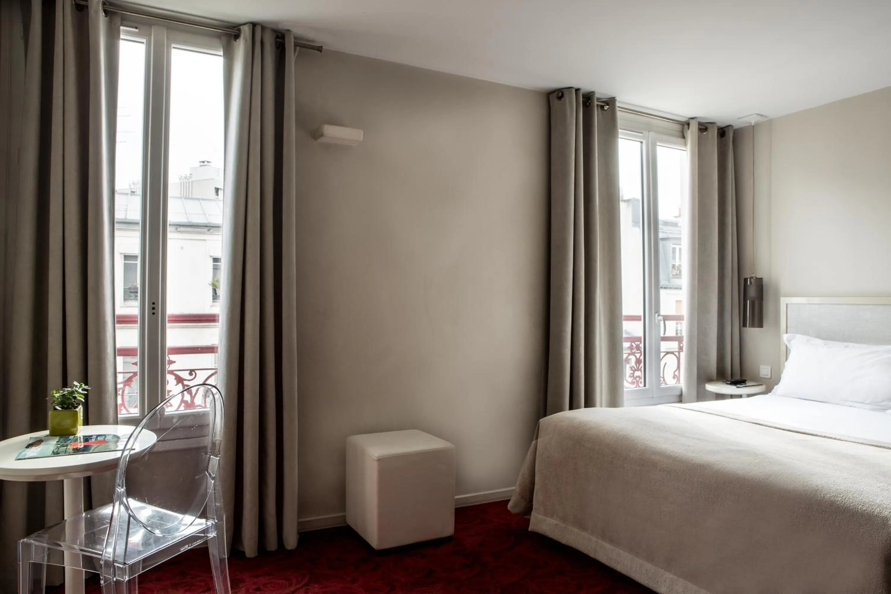 Photo of the whole room, Bed in Le Quartier Bercy-Square