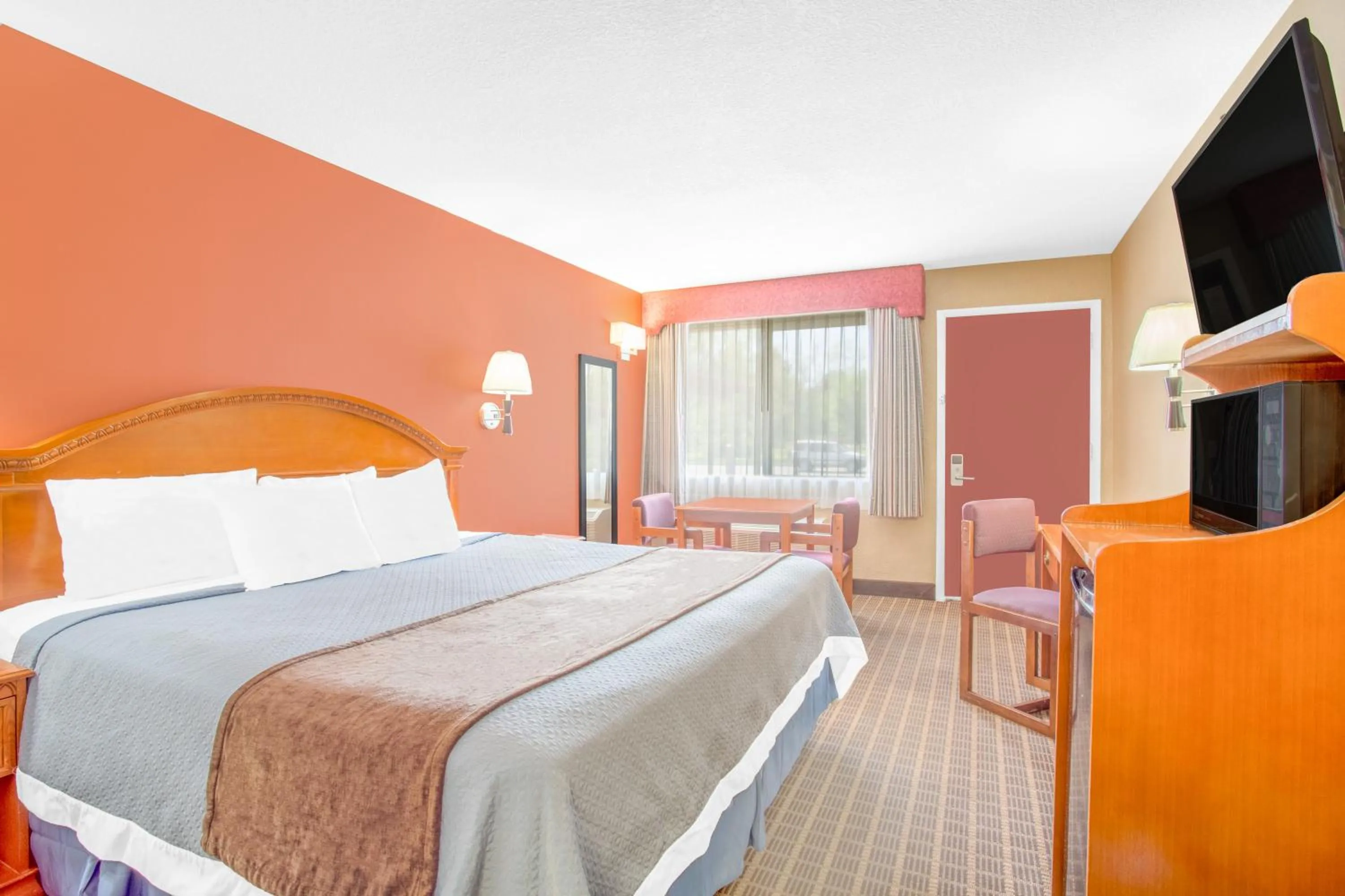 Bedroom, Bed in Days Inn by Wyndham Elko