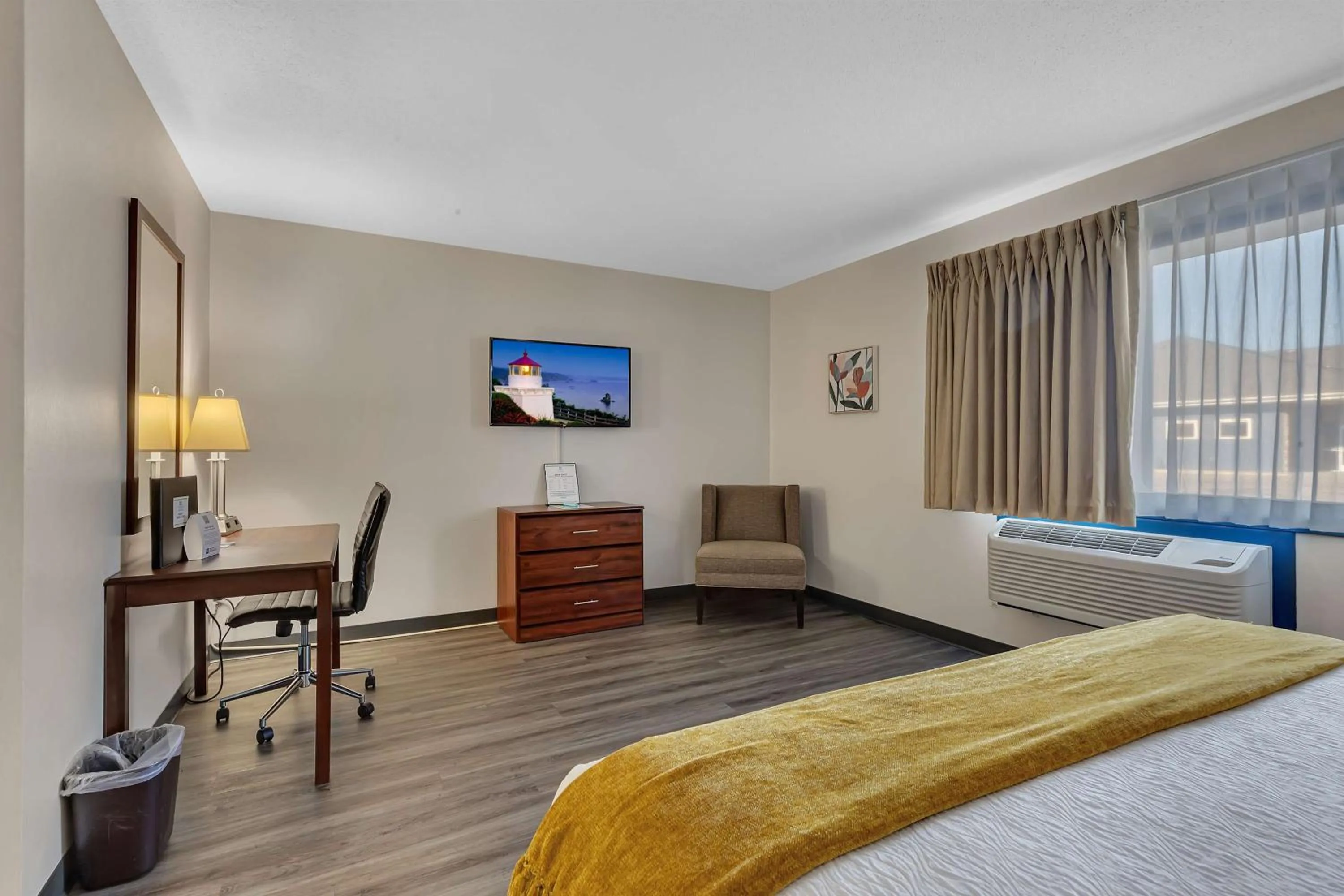 Bedroom, Bed in SureStay Hotel by Best Western Spicer