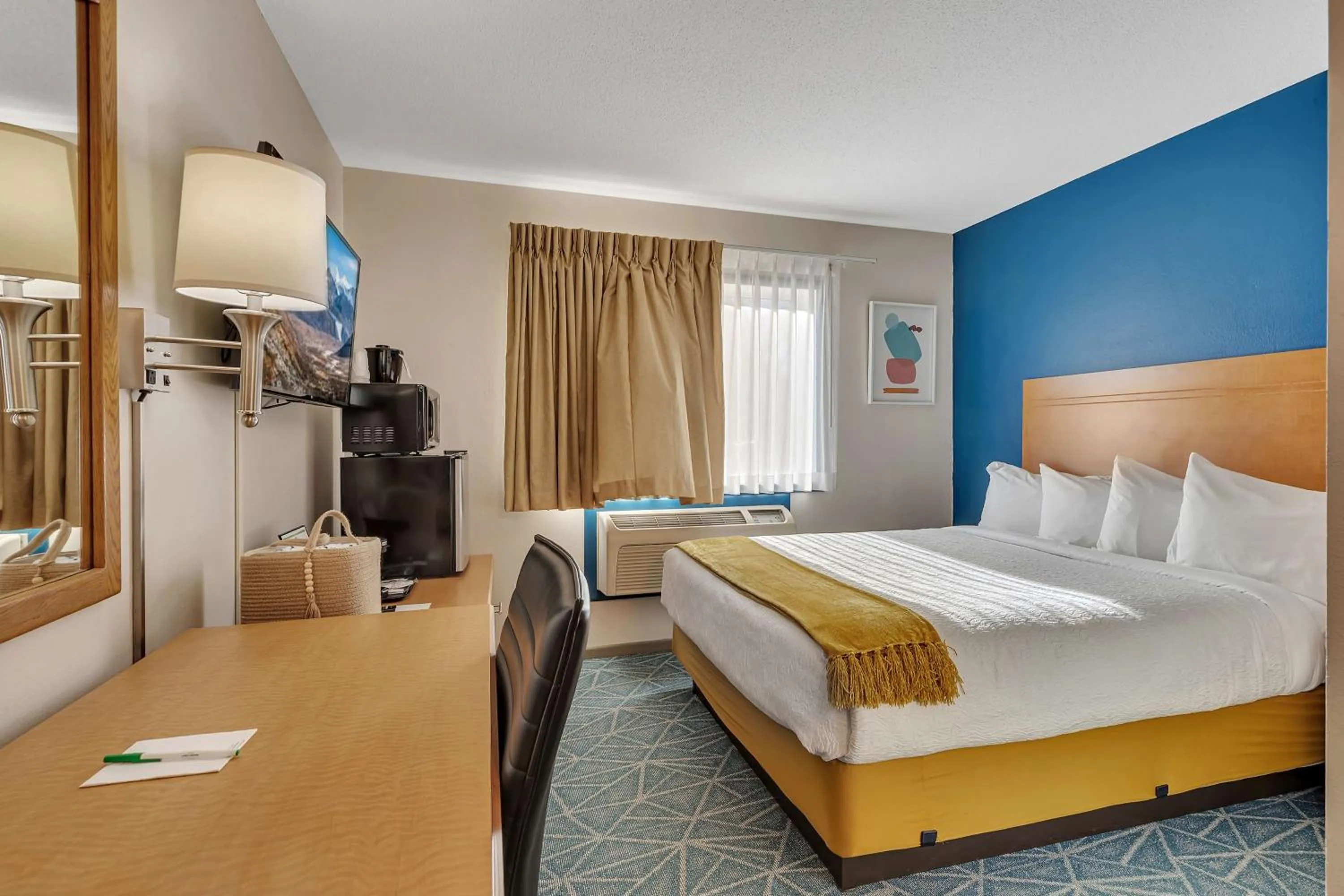 Bedroom, Bed in SureStay Hotel by Best Western Spicer