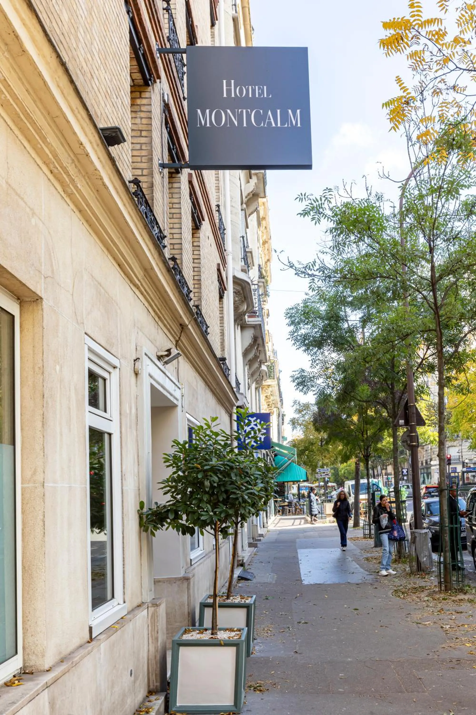 Facade/entrance in Hôtel Montcalm