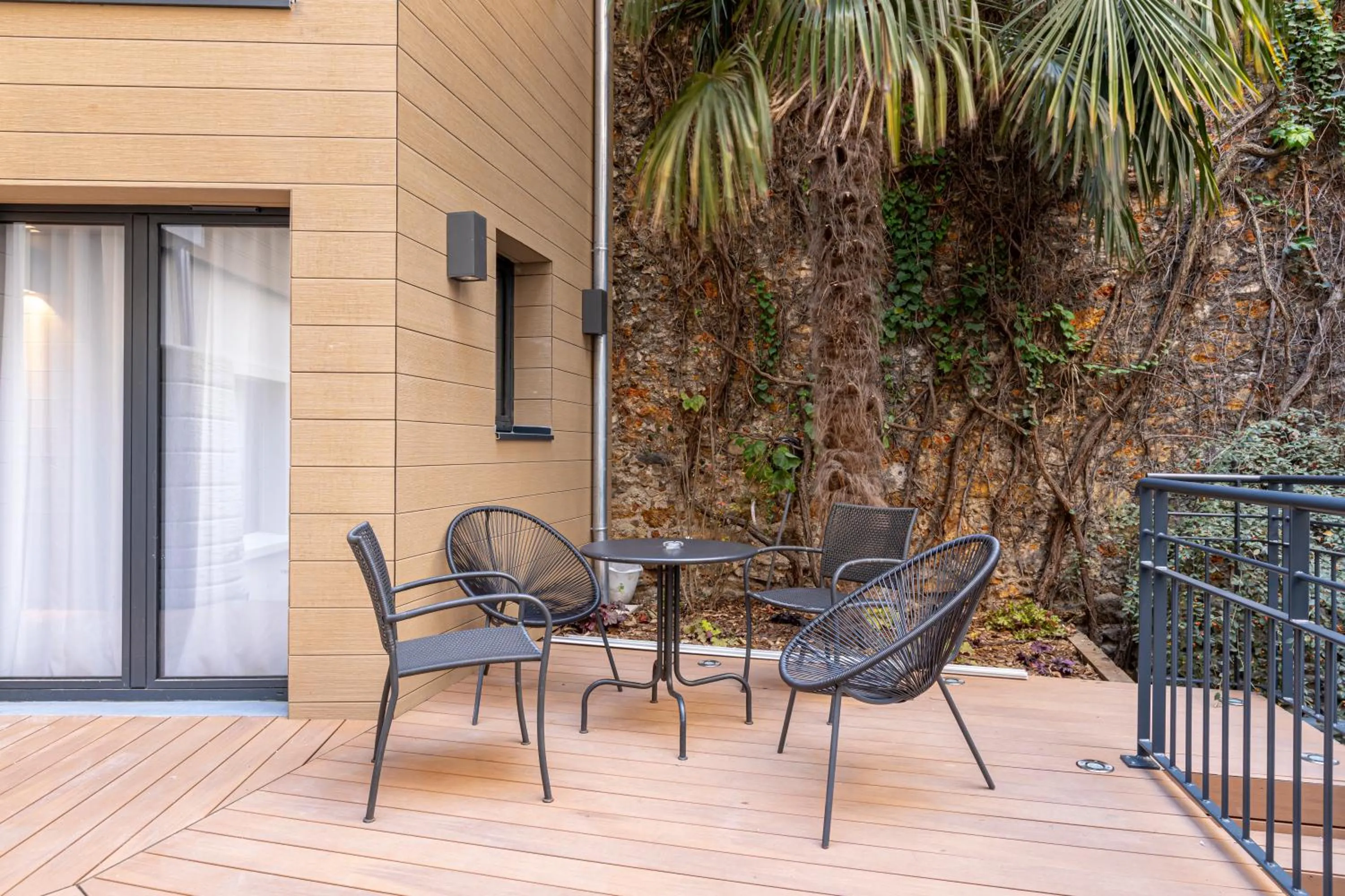 Patio in Hôtel Montcalm
