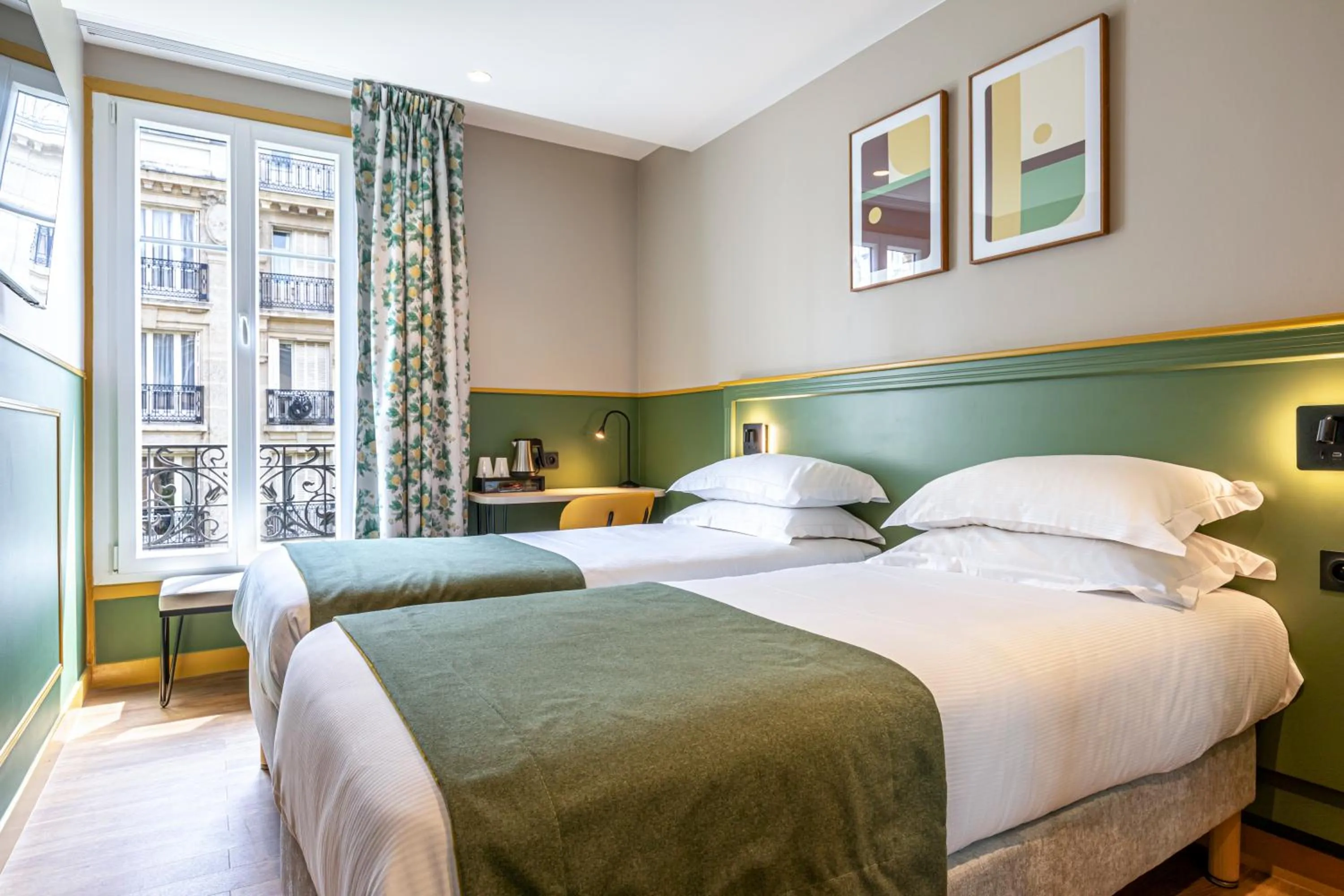 Bedroom, Bed in Hôtel Montcalm