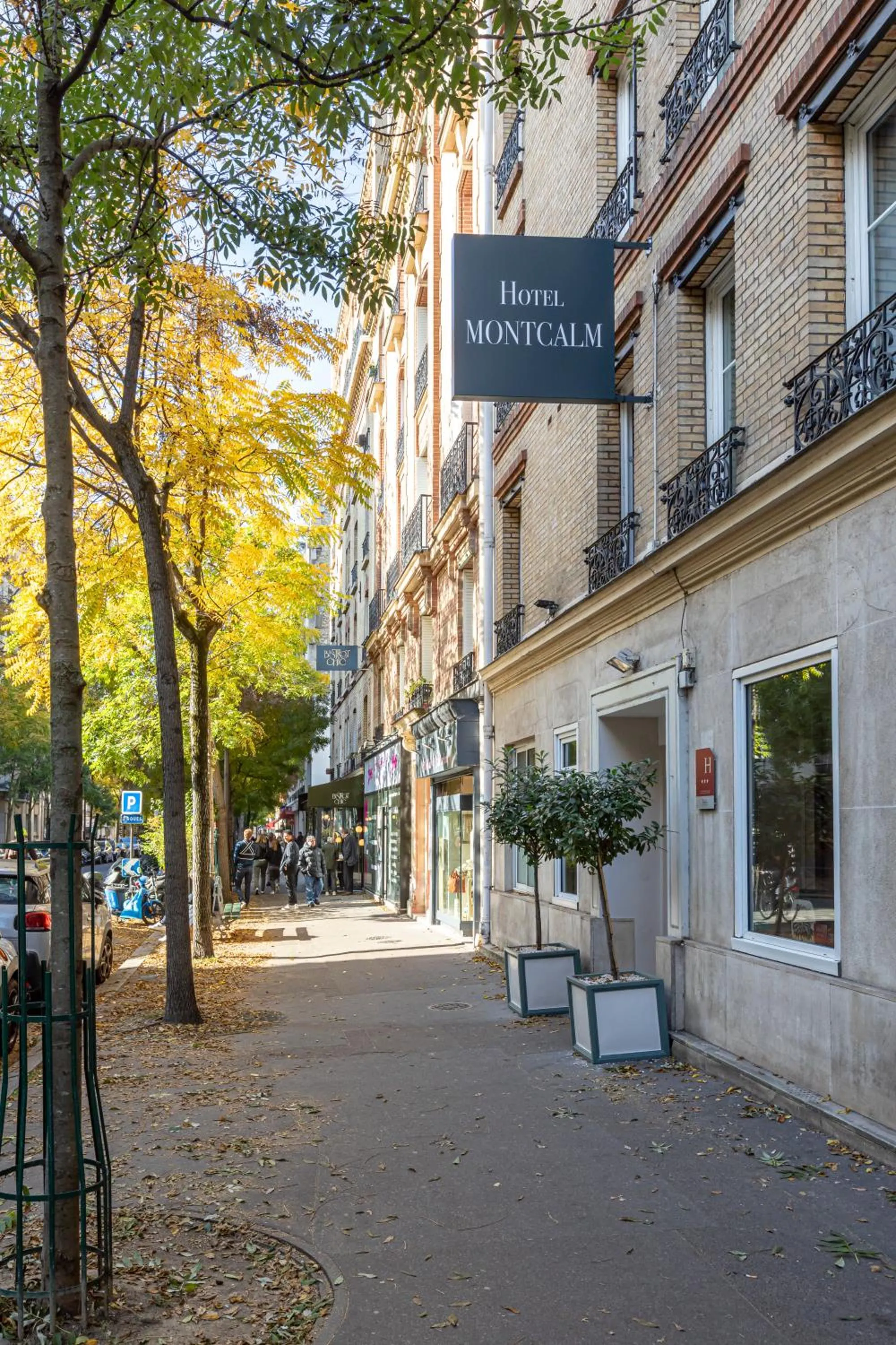 Facade/entrance in Hôtel Montcalm