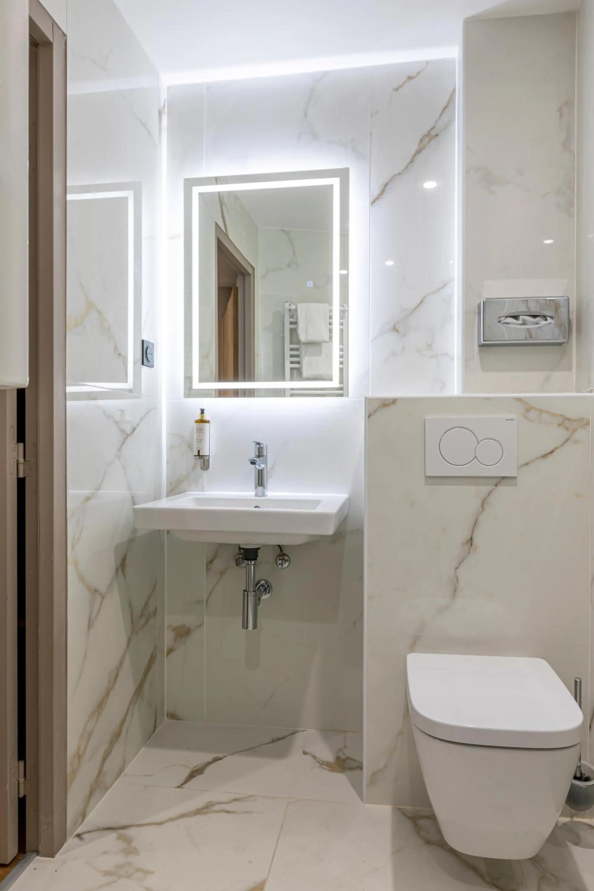 Bathroom in Hôtel Montcalm