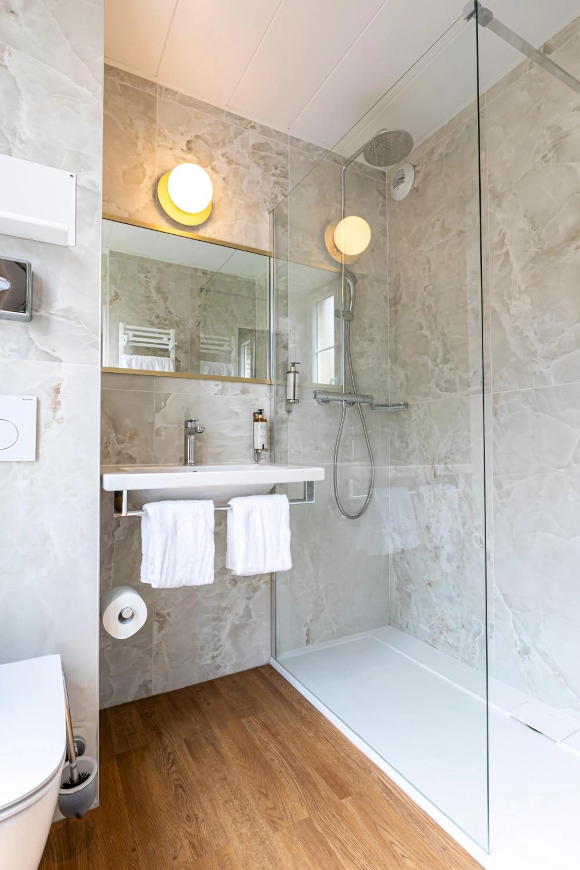 Bathroom in Hôtel Montcalm