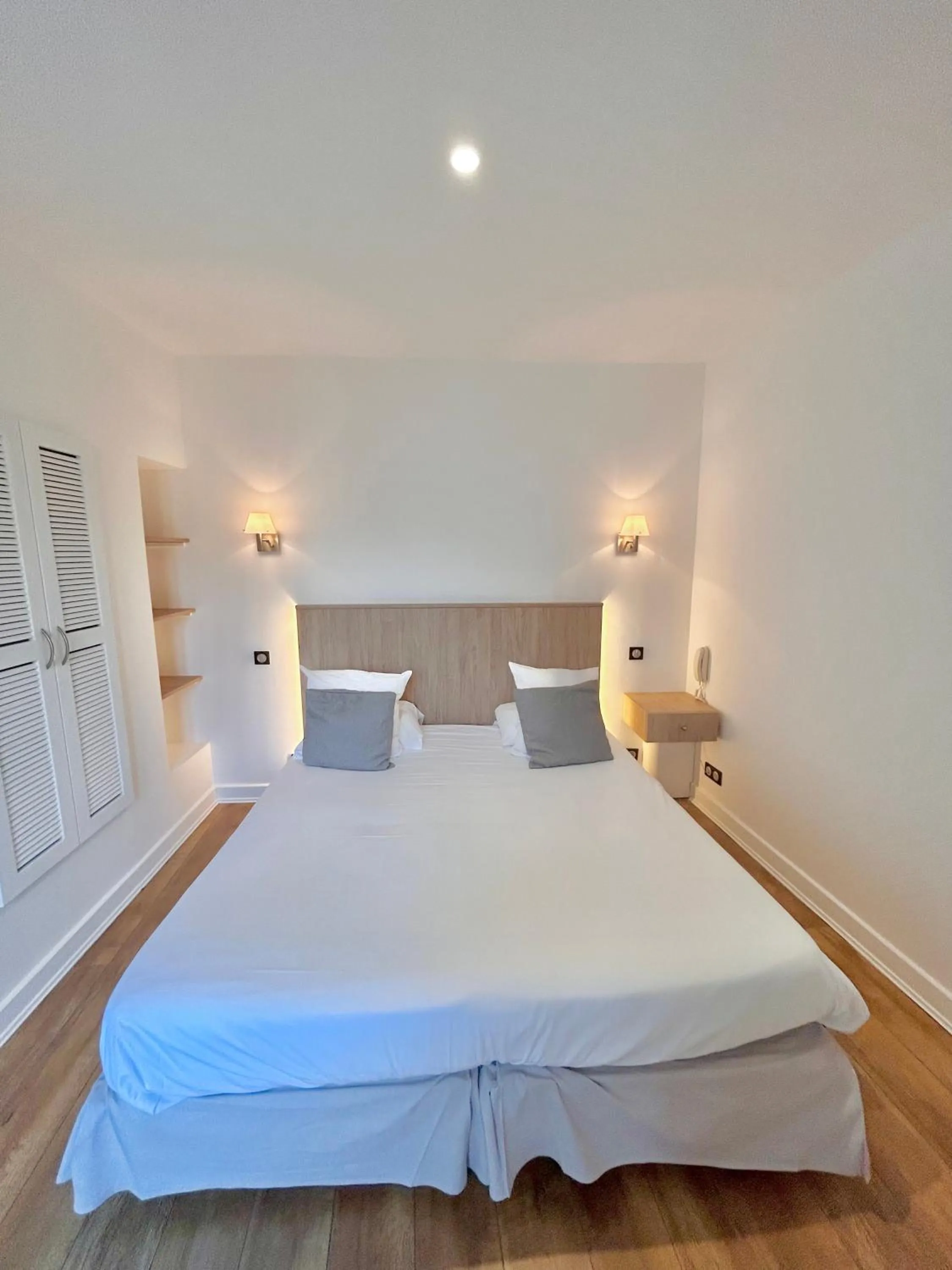 Photo of the whole room, Bed in Hôtel Les Deux Coteaux