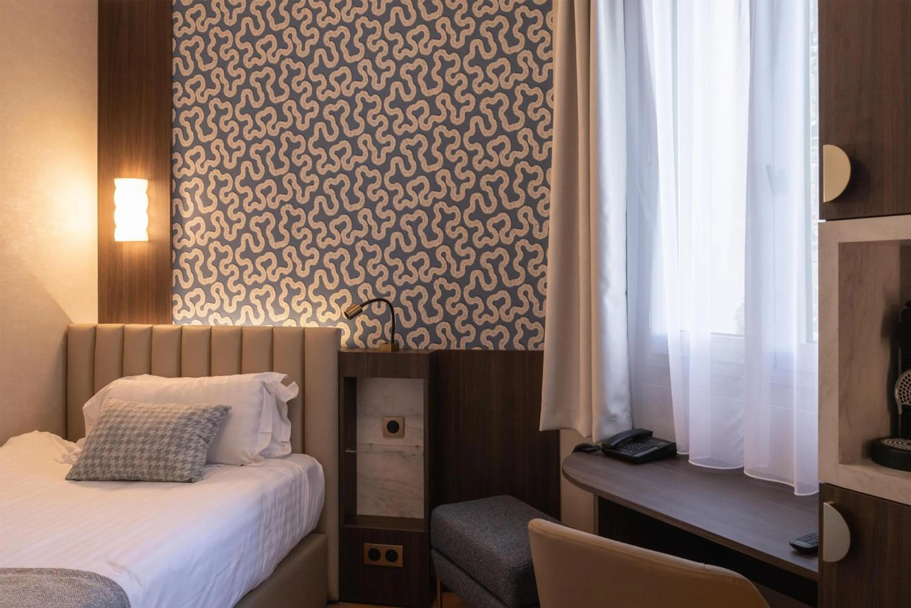 Bedroom, Bed in Best Western Au Trocadéro