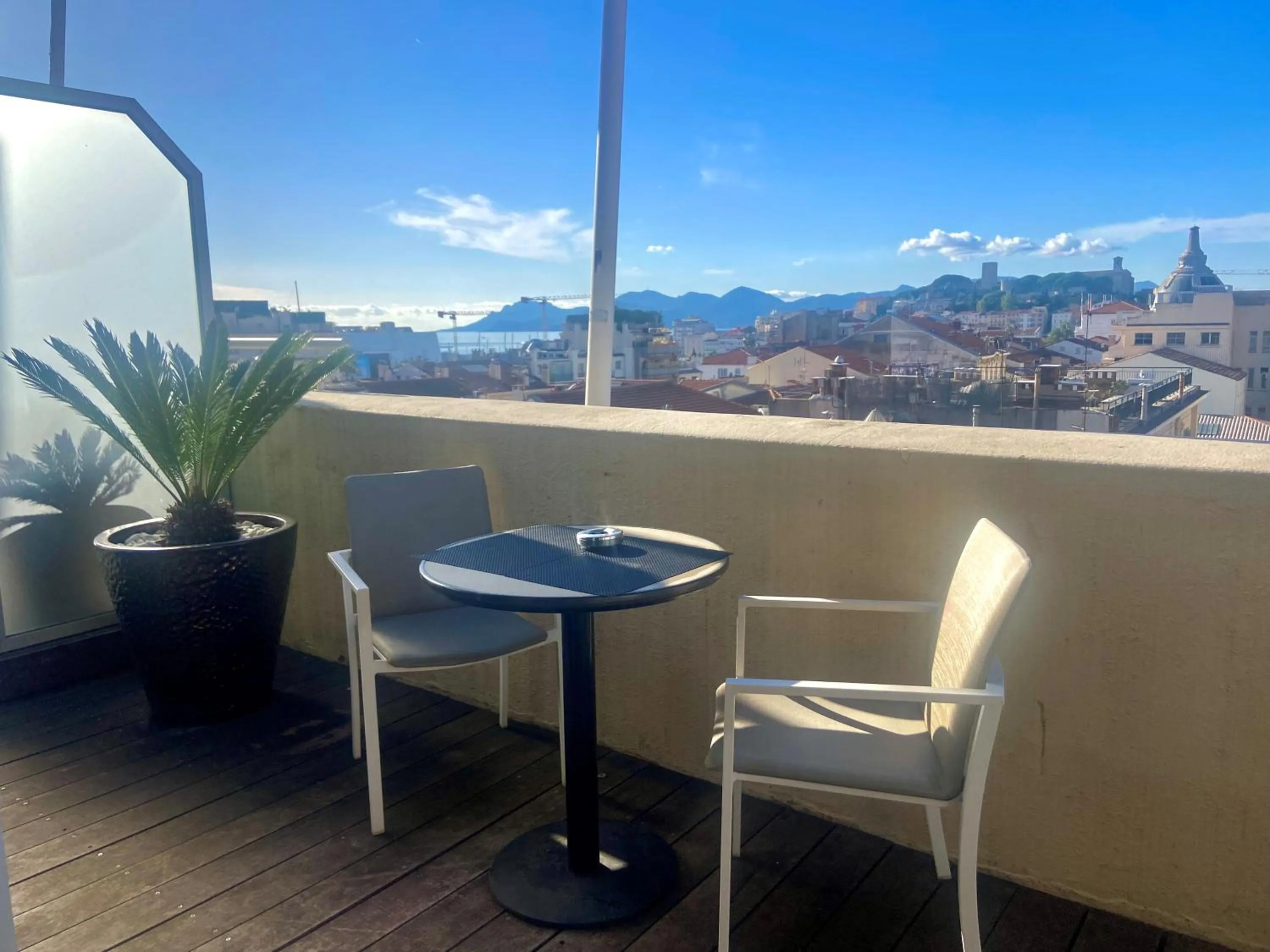 Property building in Hôtel Cannes Centre Univers