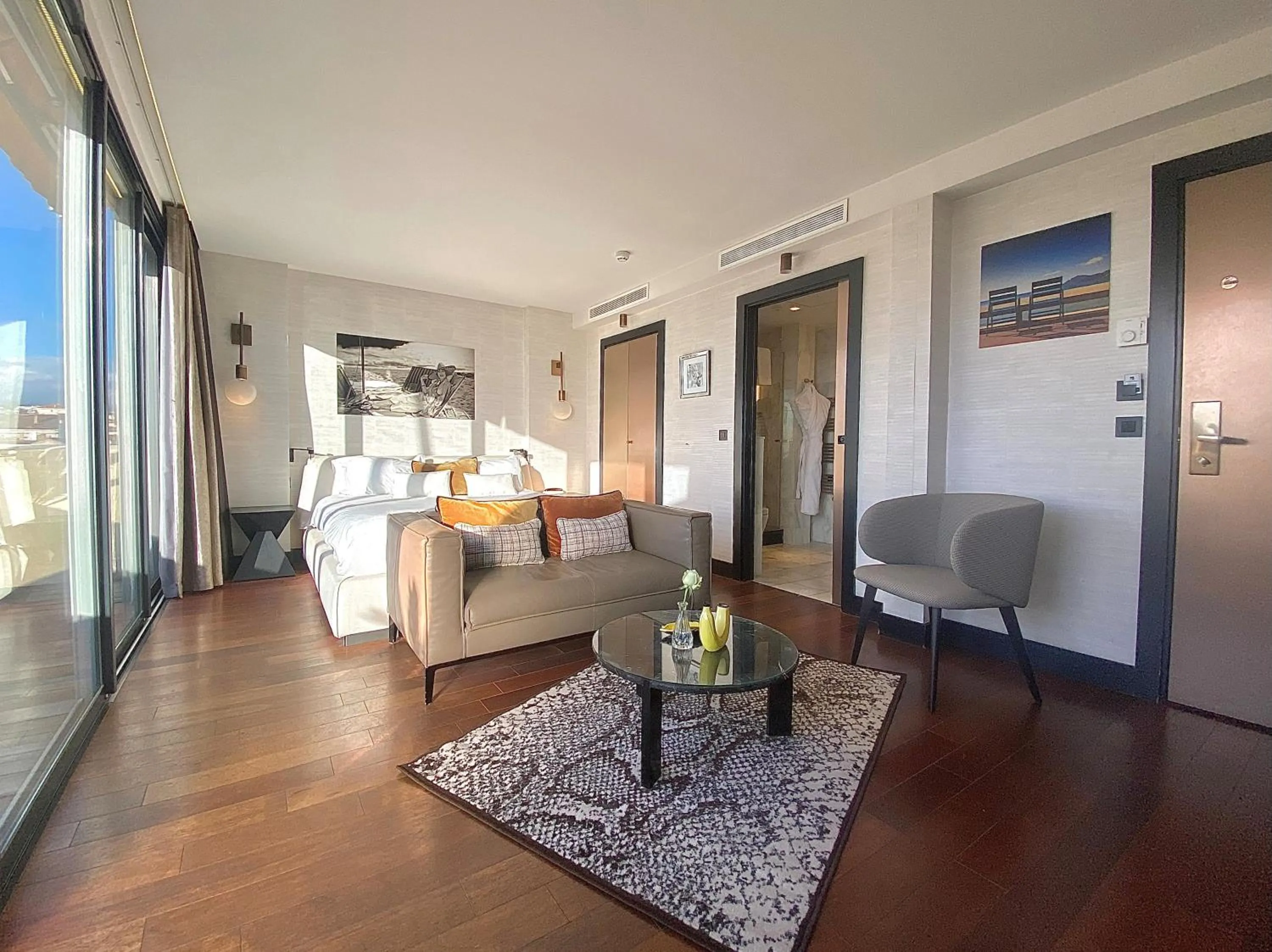 Property building in Hôtel Cannes Centre Univers