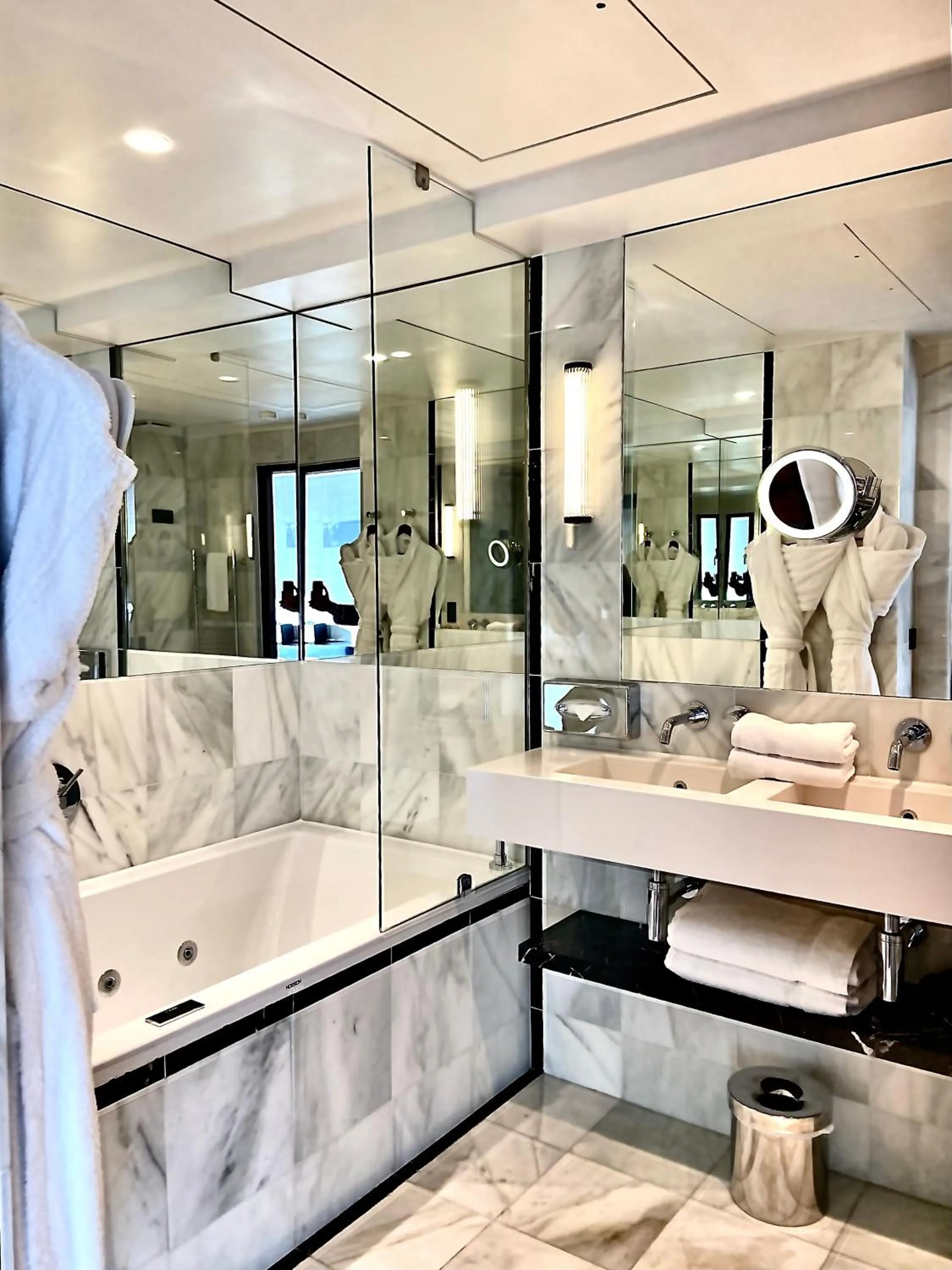 Bathroom in Hôtel Cannes Centre Univers