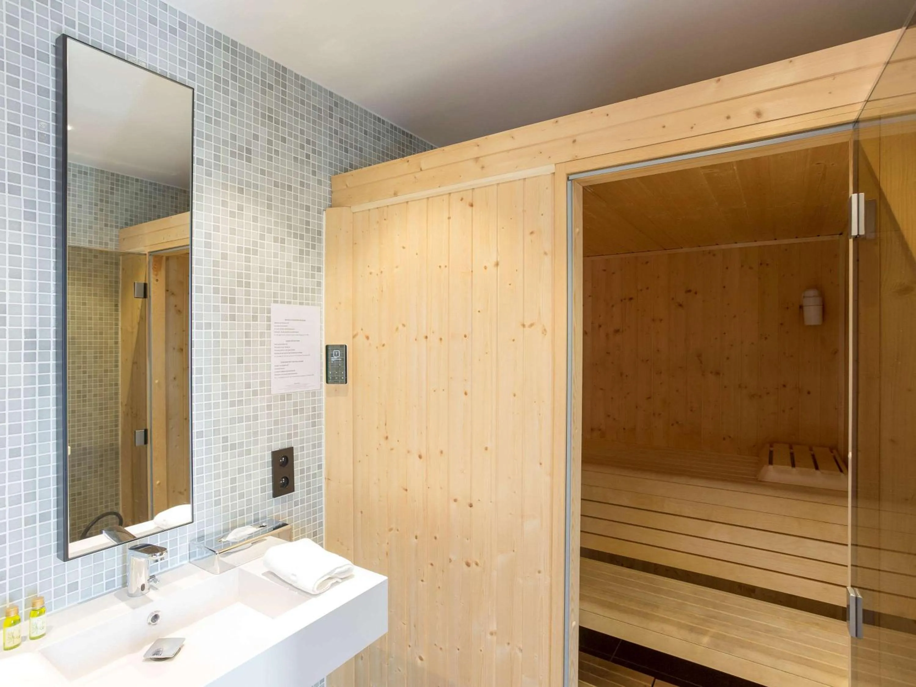 Sauna in Hôtel Cannes Centre Univers