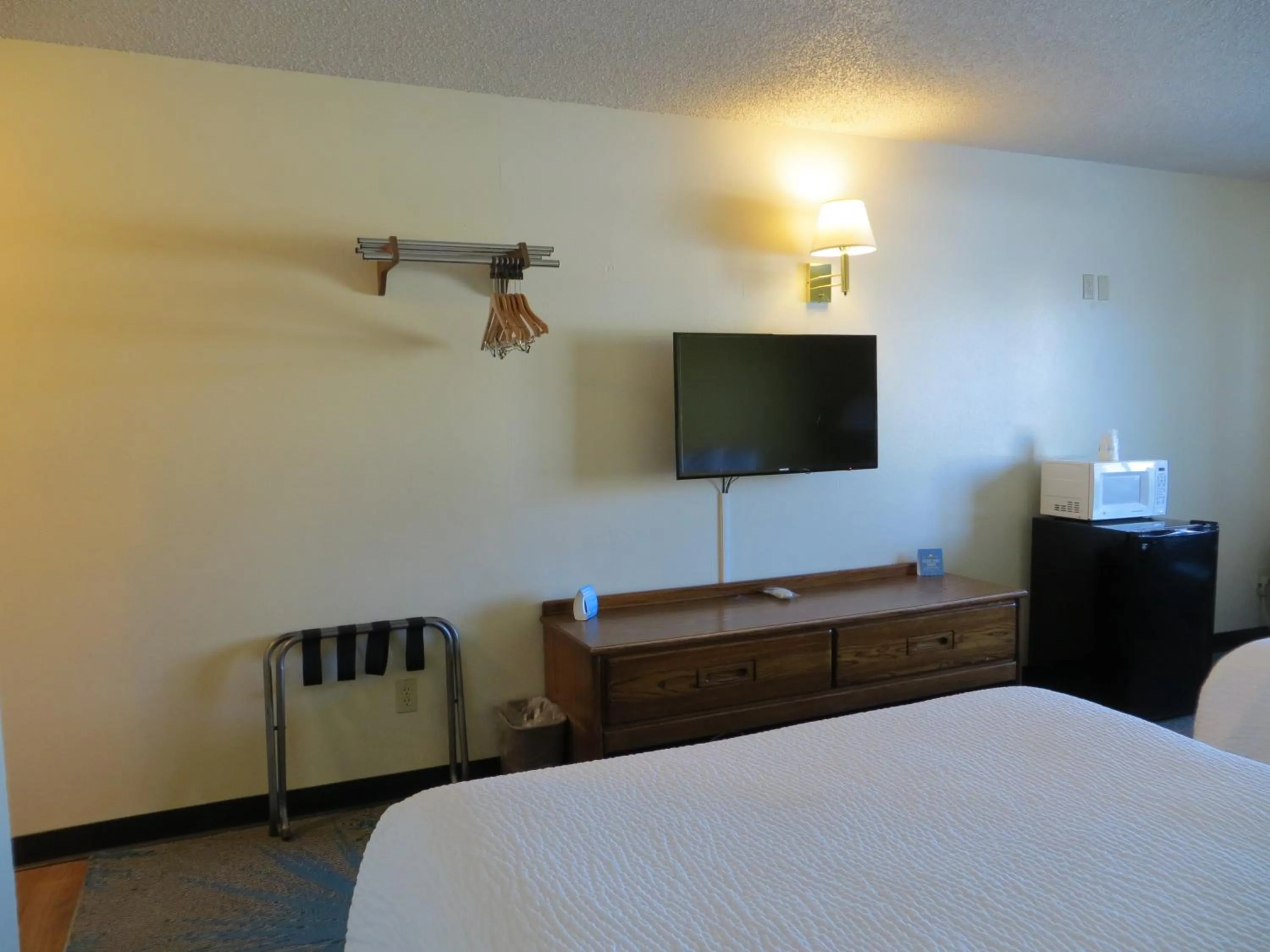 Photo of the whole room, Bed in Days Inn by Wyndham Alamosa