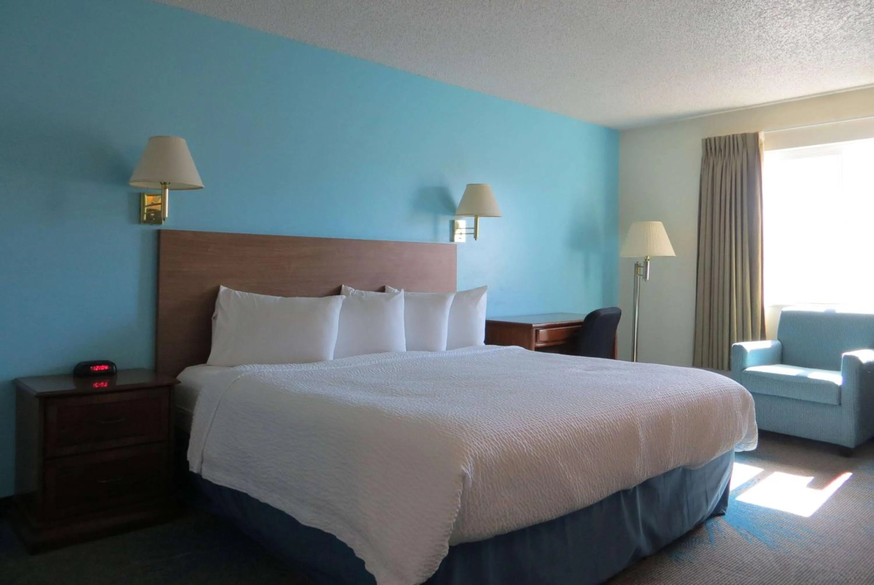 Photo of the whole room, Bed in Days Inn by Wyndham Alamosa