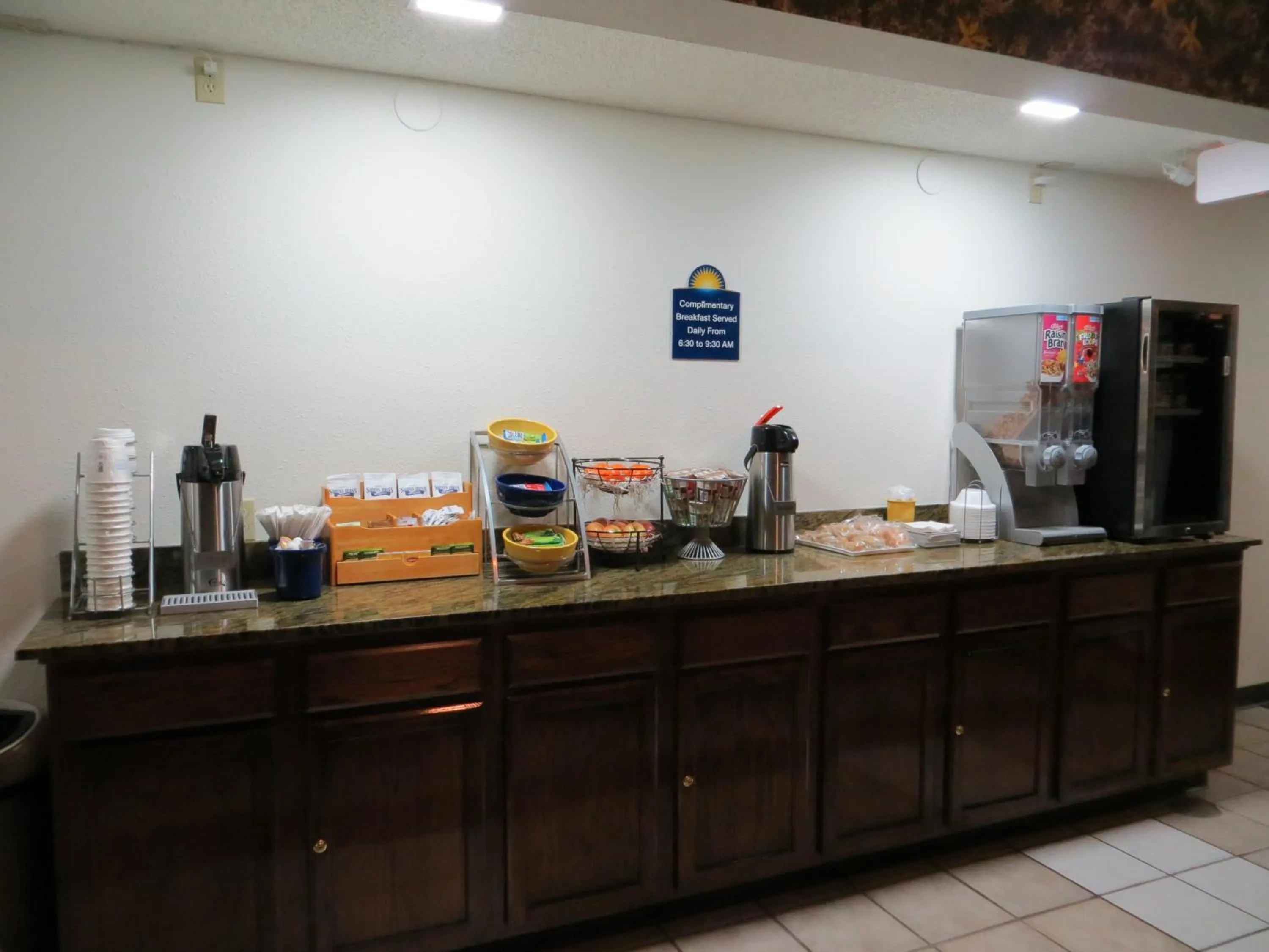 Buffet breakfast in Days Inn by Wyndham Alamosa