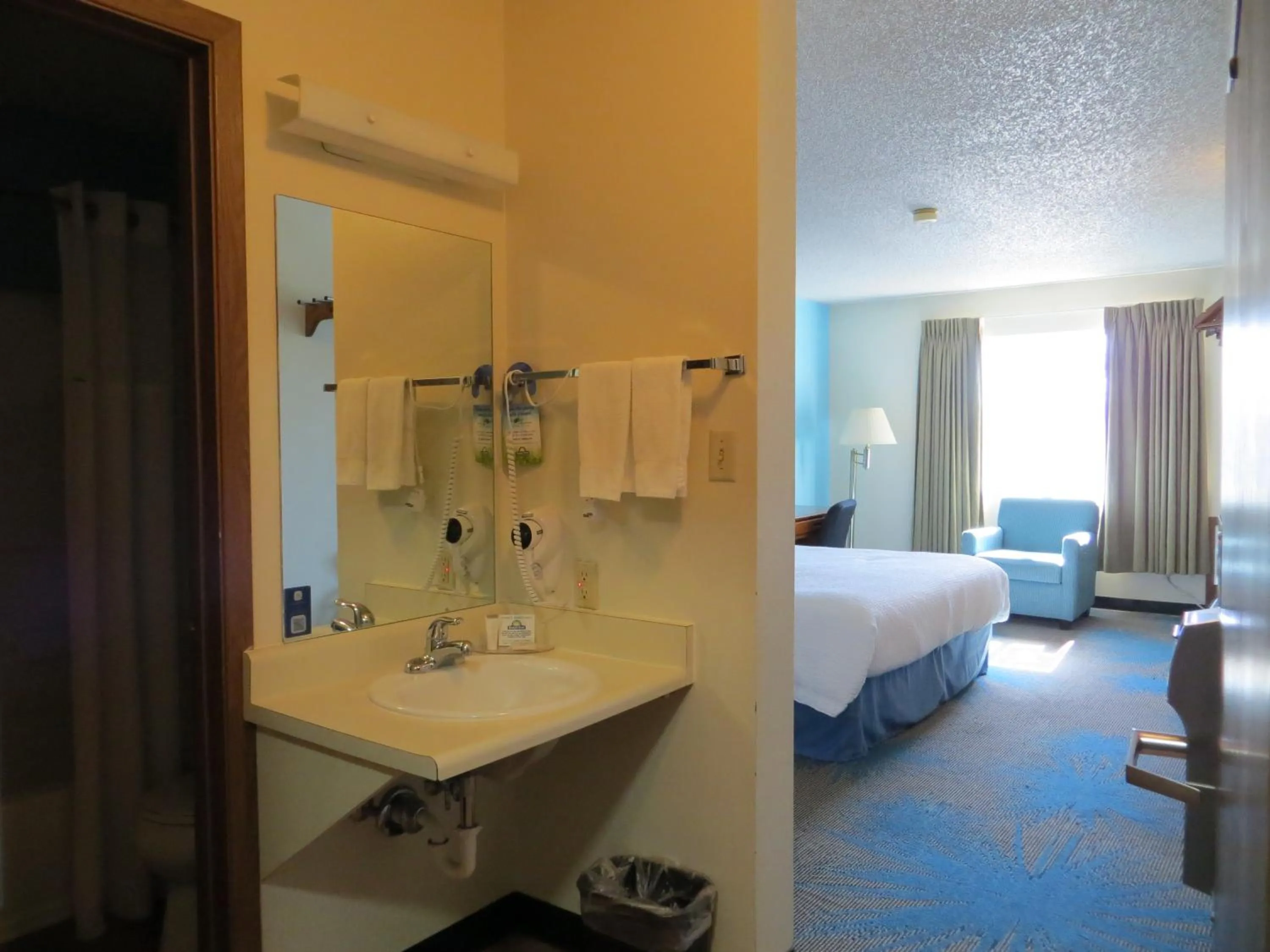 Photo of the whole room, Bed in Days Inn by Wyndham Alamosa