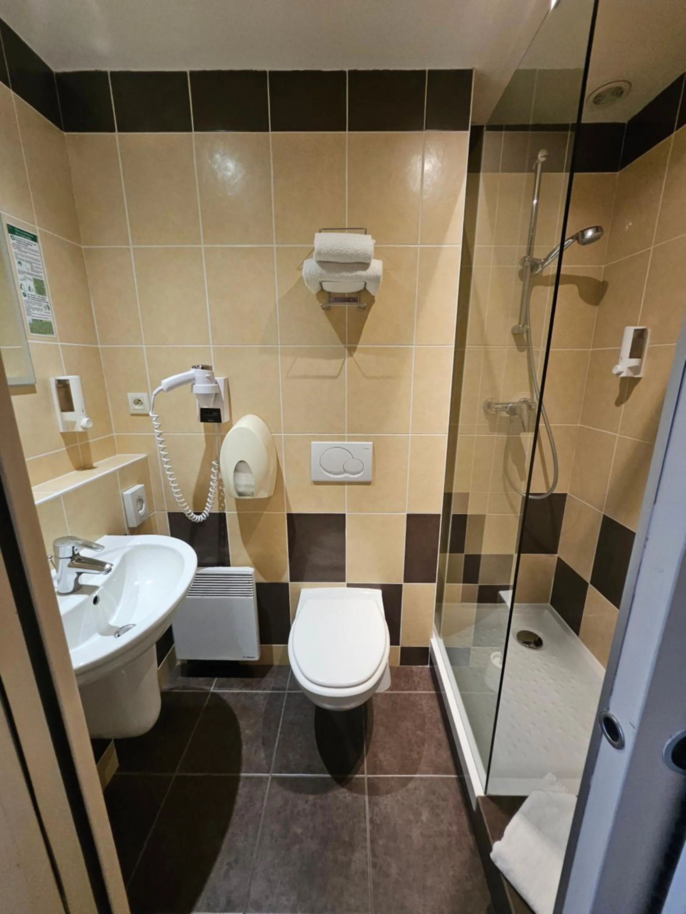 Bathroom in Hôtel de Champagne