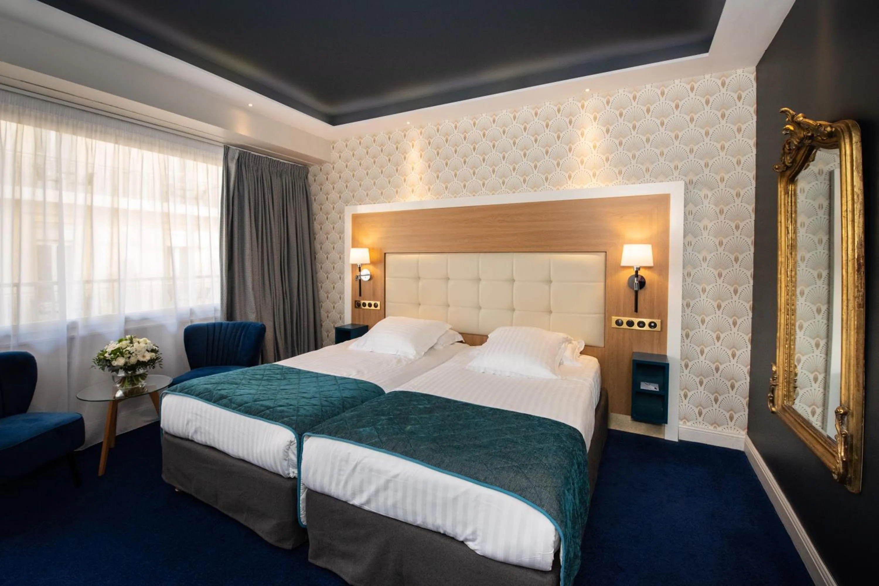 Bed in Splendid Hotel & Spa Nice