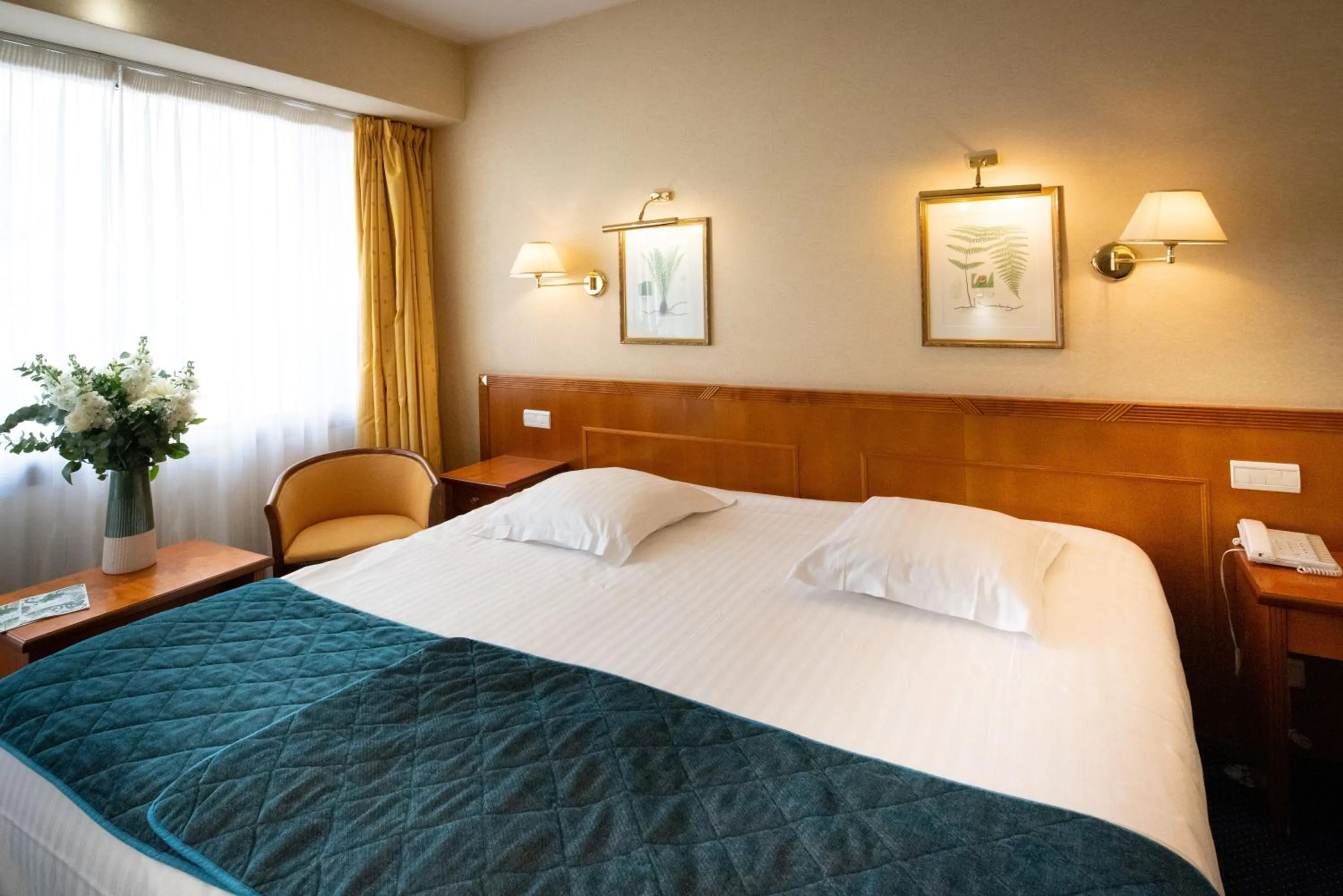 Bed in Splendid Hotel & Spa Nice