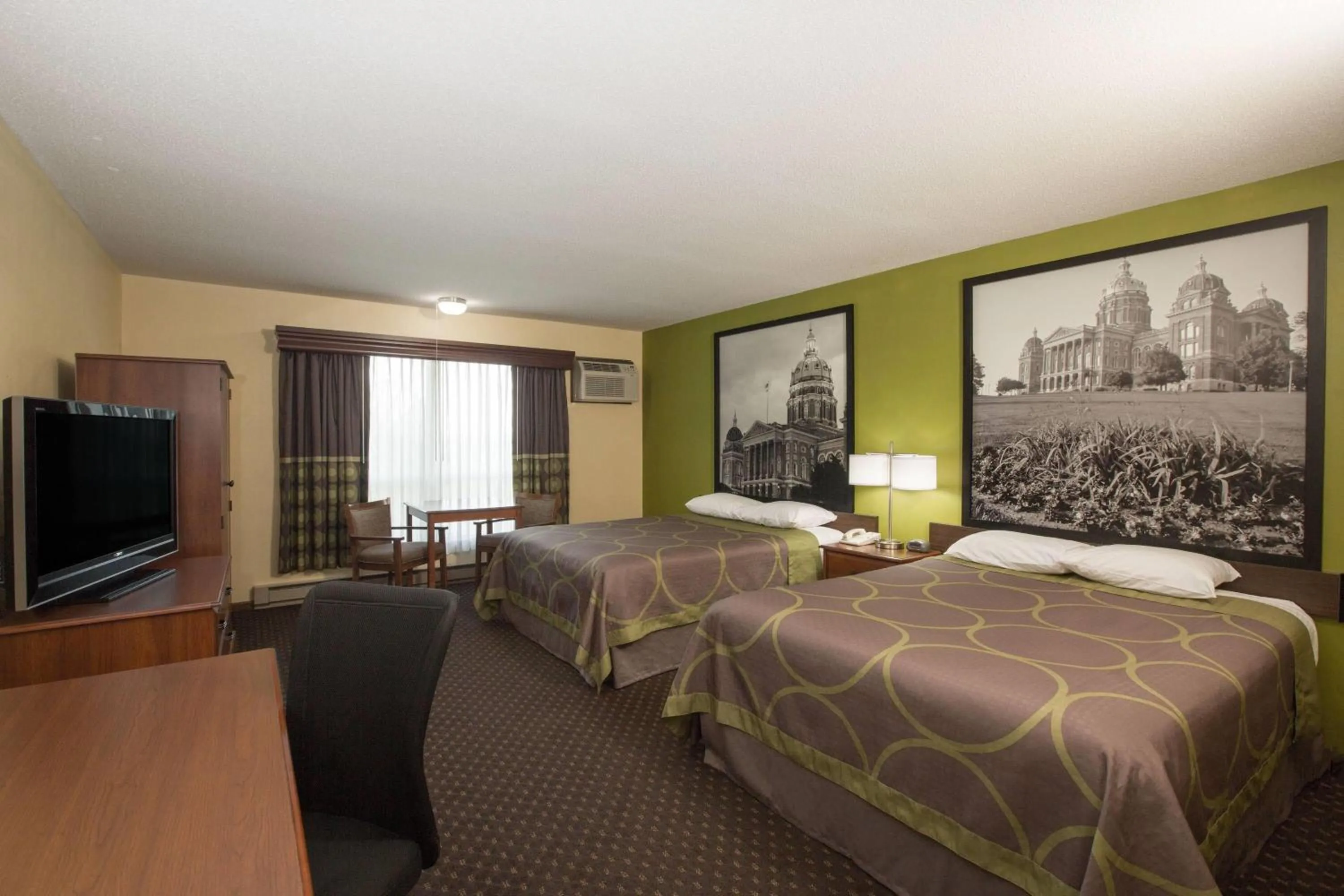 Photo of the whole room, Bed in Super 8 by Wyndham Williams