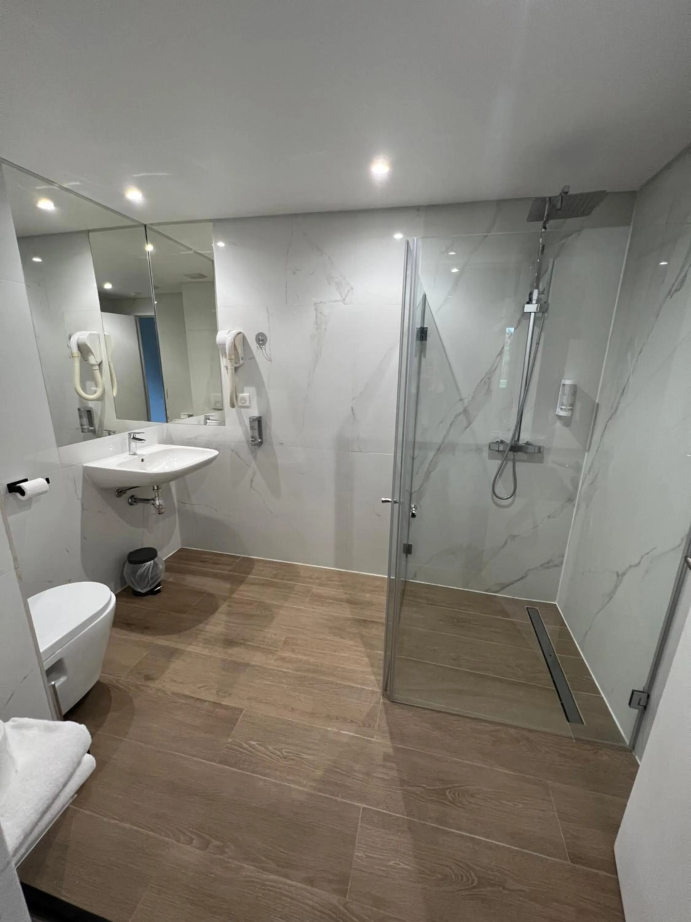 Bathroom in Hotel Abbaye du Golf de Lésigny