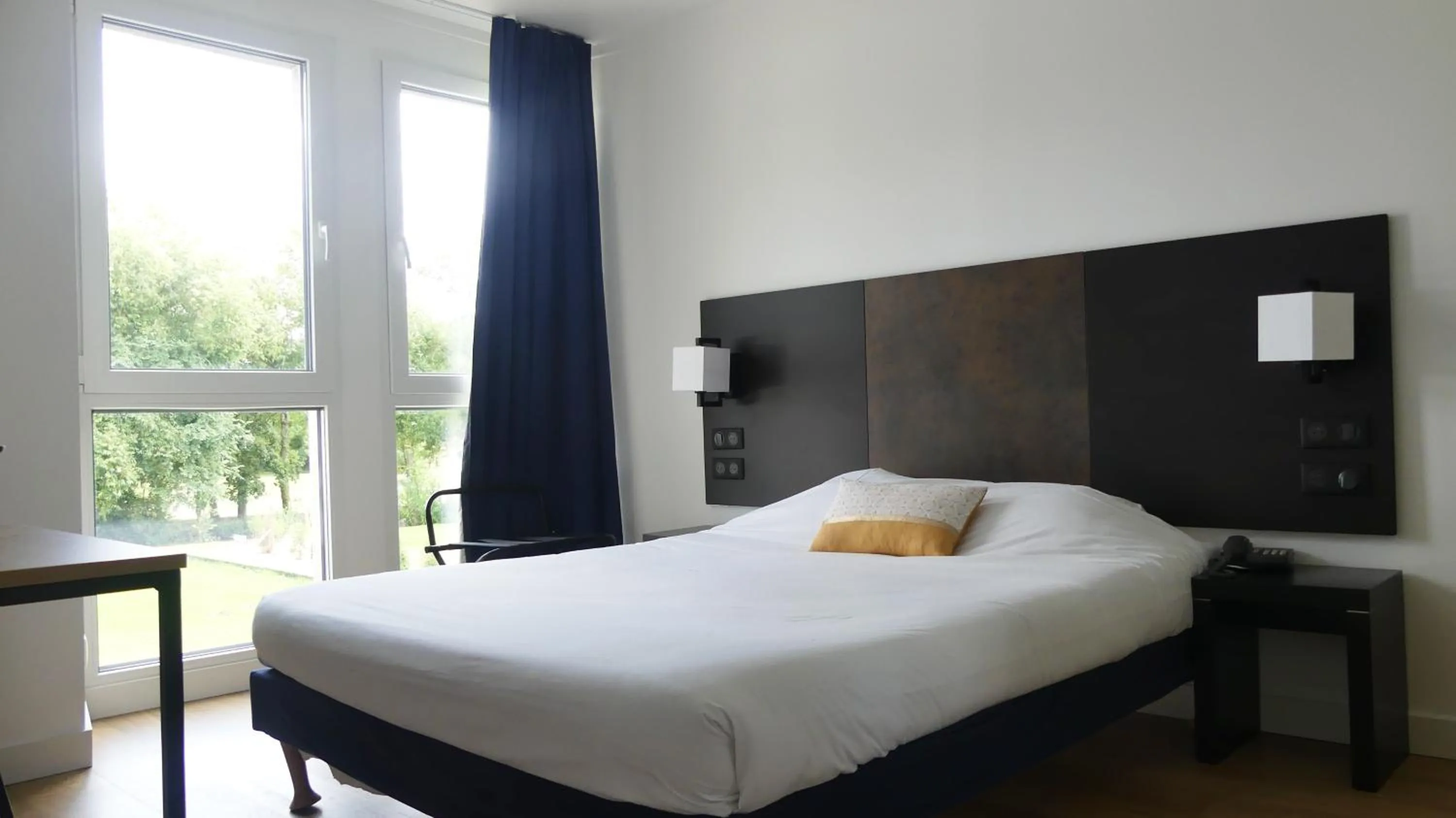 Bedroom, Bed in Hotel Abbaye du Golf de Lésigny