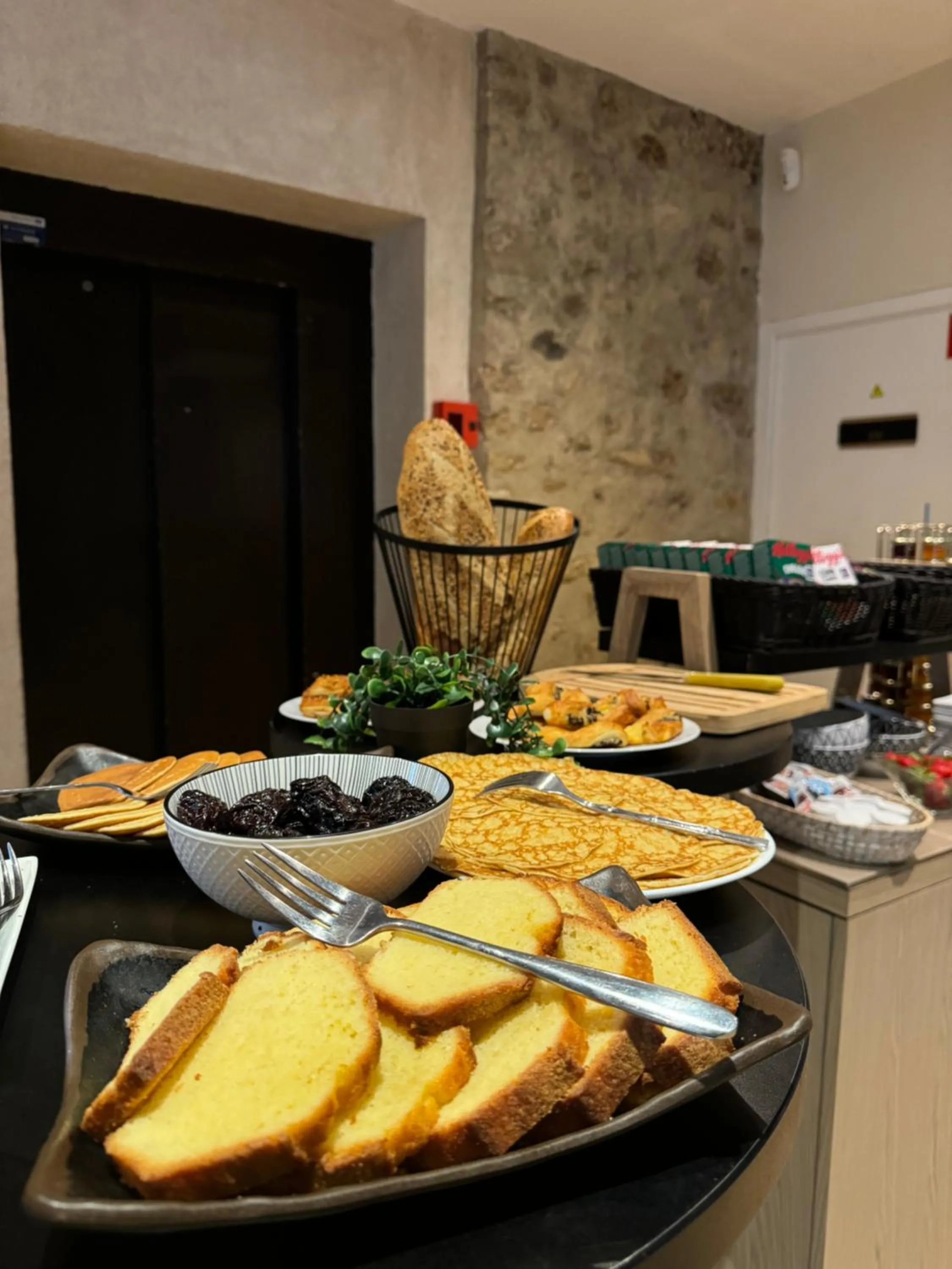 Breakfast in Hotel Abbaye du Golf de Lésigny