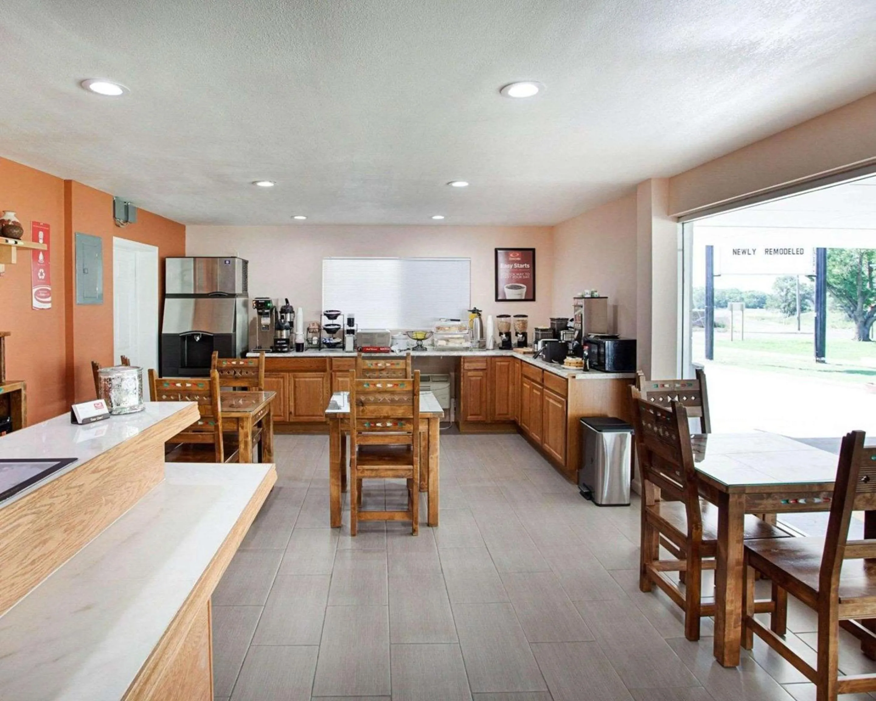 Restaurant/places to eat in Econo Lodge Phillipsburg