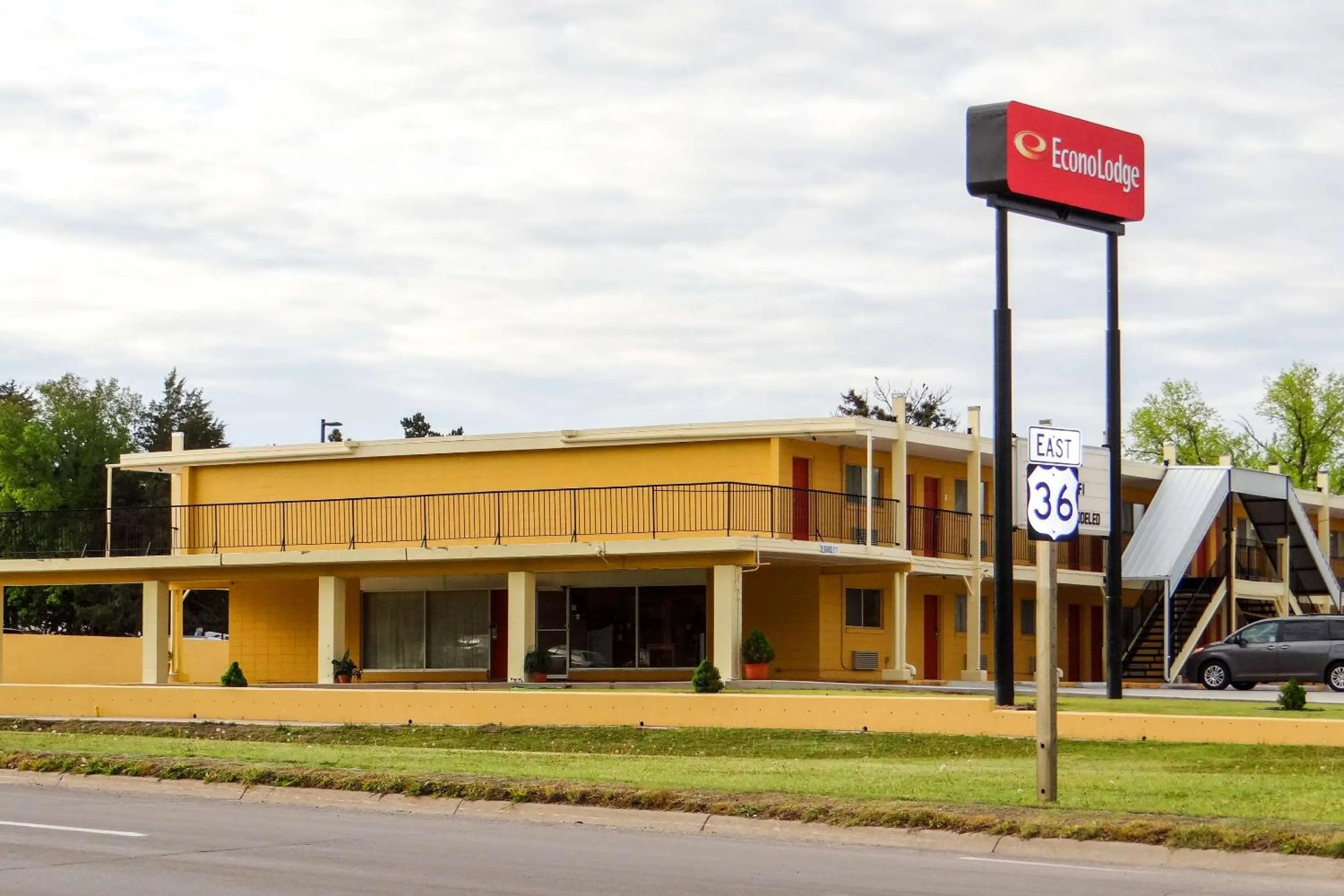Property building in Econo Lodge Phillipsburg