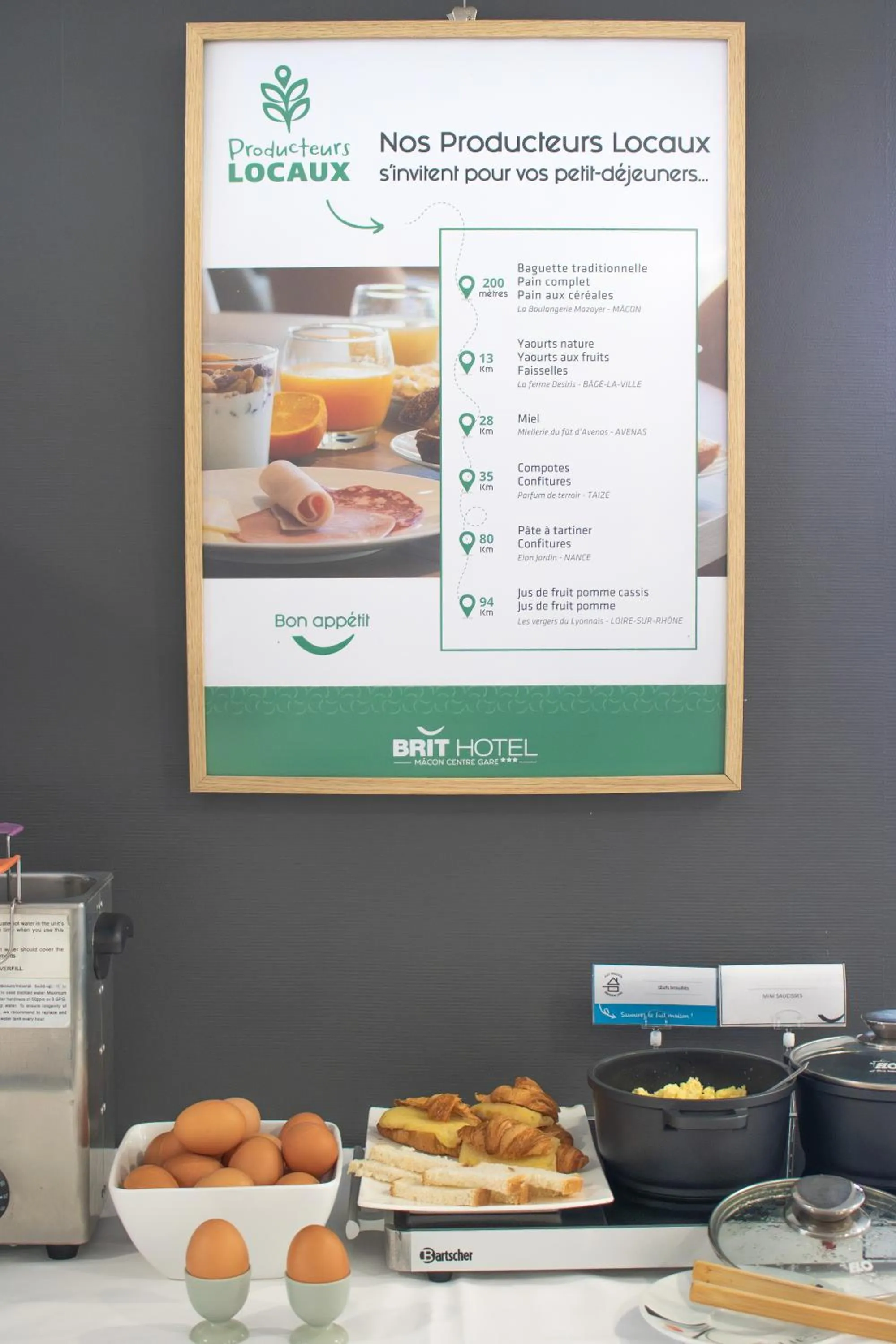 Breakfast in Brit Hotel Mâcon Centre Gare