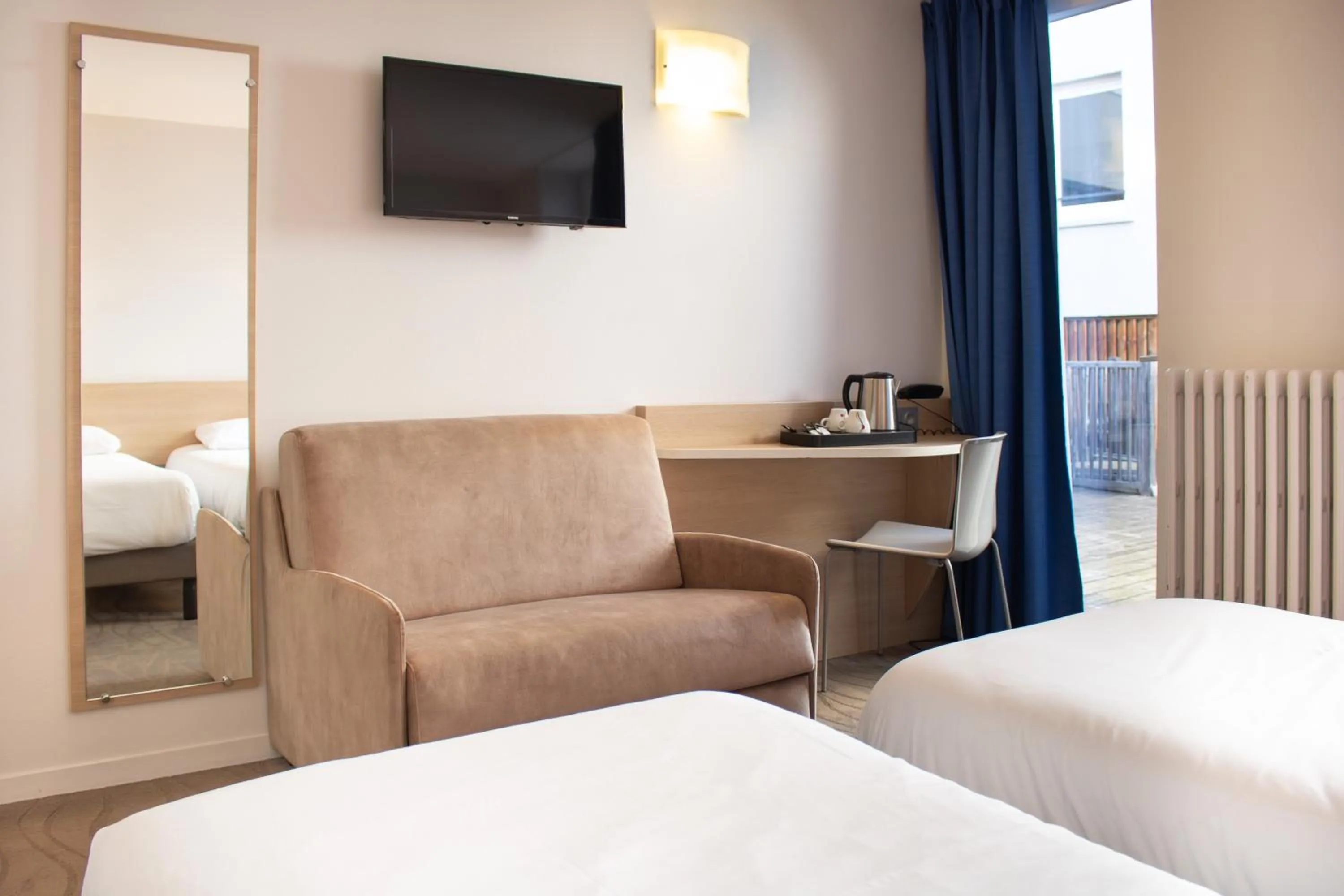 Bedroom, Bed in Brit Hotel Mâcon Centre Gare